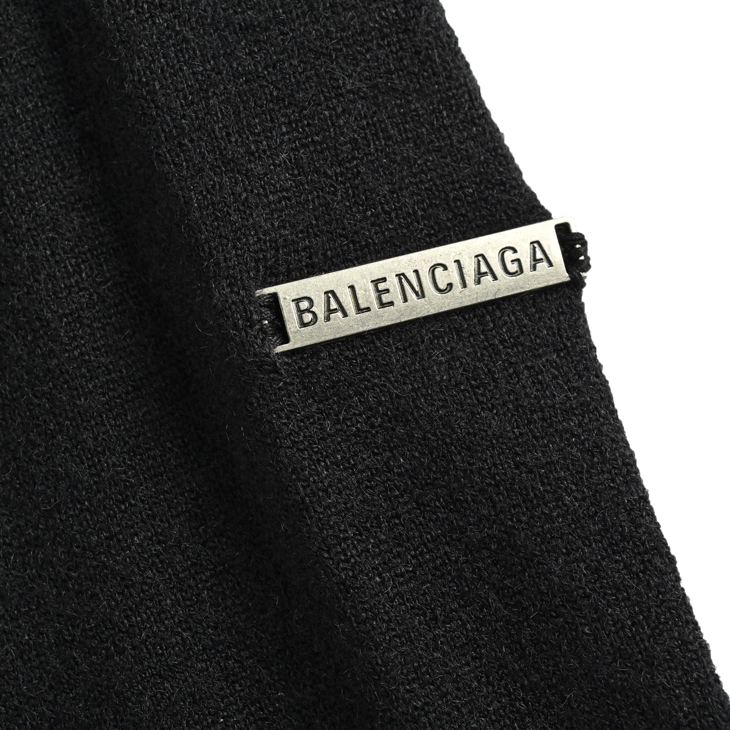Balenciaga/巴黎世家 25Fw 金属铭牌羊毛圆领毛衣 Balenciaga/巴黎世家 25Fw 金属铭牌羊毛圆领毛衣