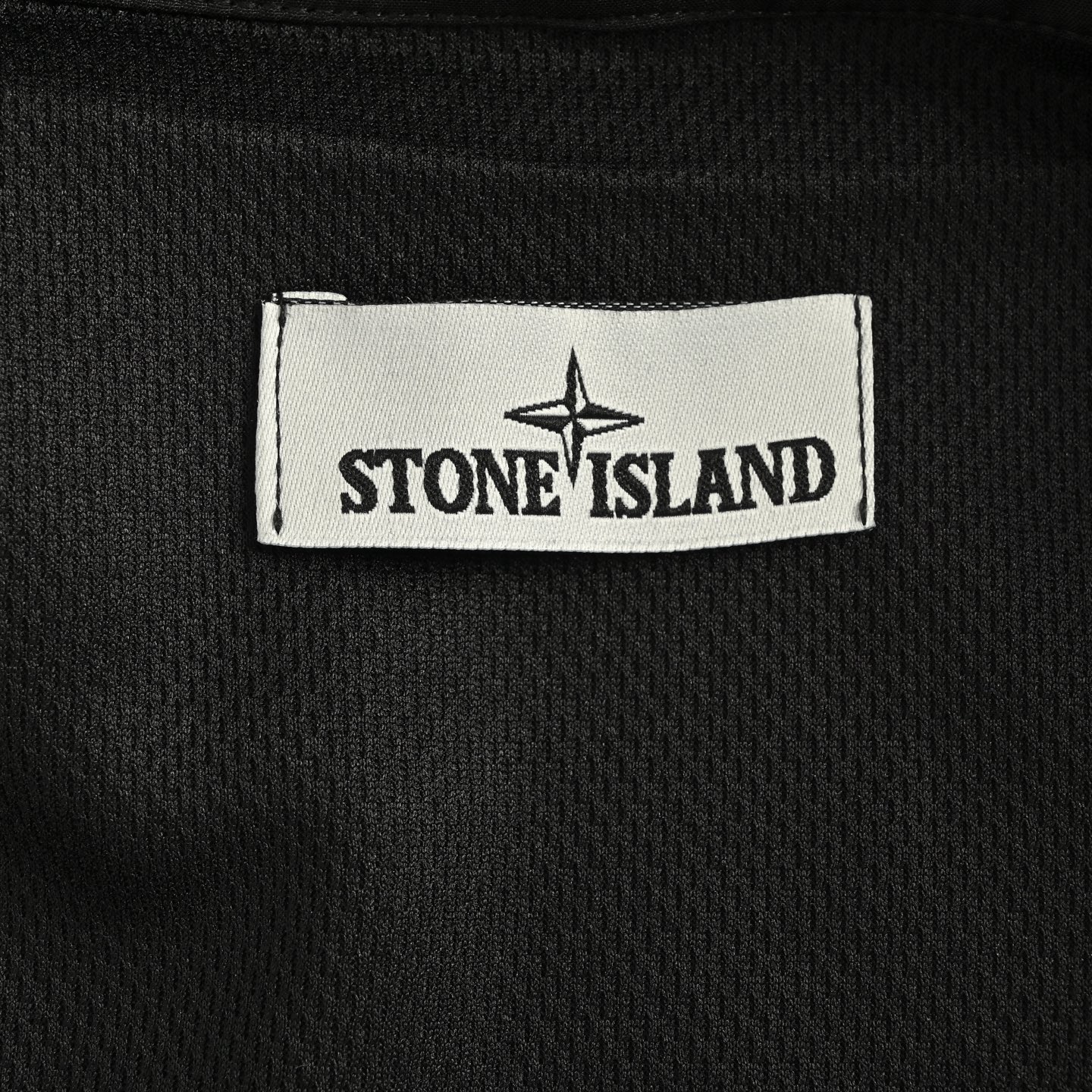 Stone Island/石头岛 纯色单排连帽外套 新款防晒 防风夹克外套 Stone Island/石头岛 纯色单排连帽外套 新款防晒 防风夹克外套