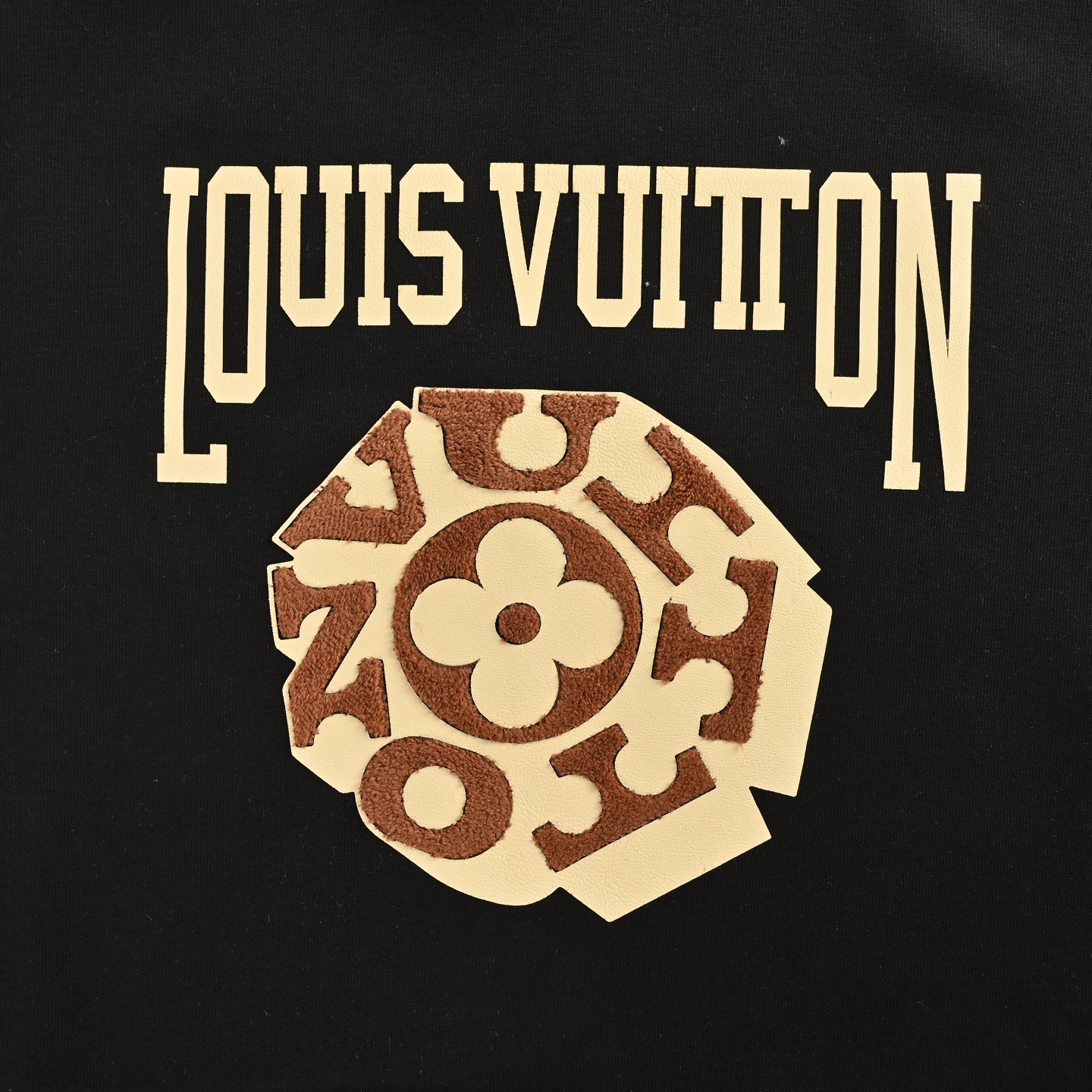 Louis Vuitton/路易威登 25Fw 3D立体字母贴布连帽卫衣 Louis Vuitton/路易威登 25Fw 3D立体字母贴布连帽卫衣
