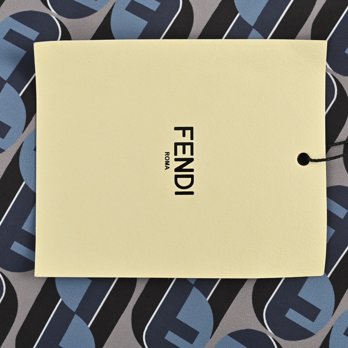 Fendi/芬迪 25Fw 满印logo双面穿连帽夹克外套-High Quatity Cheap Brand wholesale wholesaler seller Clothes Bags handbags Sneakers Top Fashion Clothing Shoes from China Factory Chinese suppliers best Quality Beautiful Price Fendi/芬迪 25Fw 满印logo双面穿连帽夹克外套