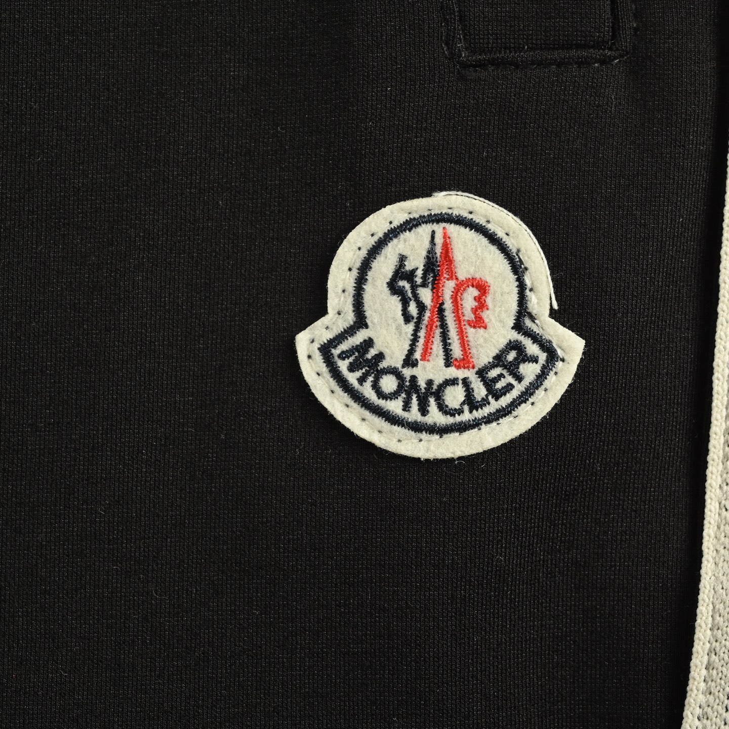 Moncler/蒙口 25Fw 简约徽标logo侧边织带拼接套装长裤