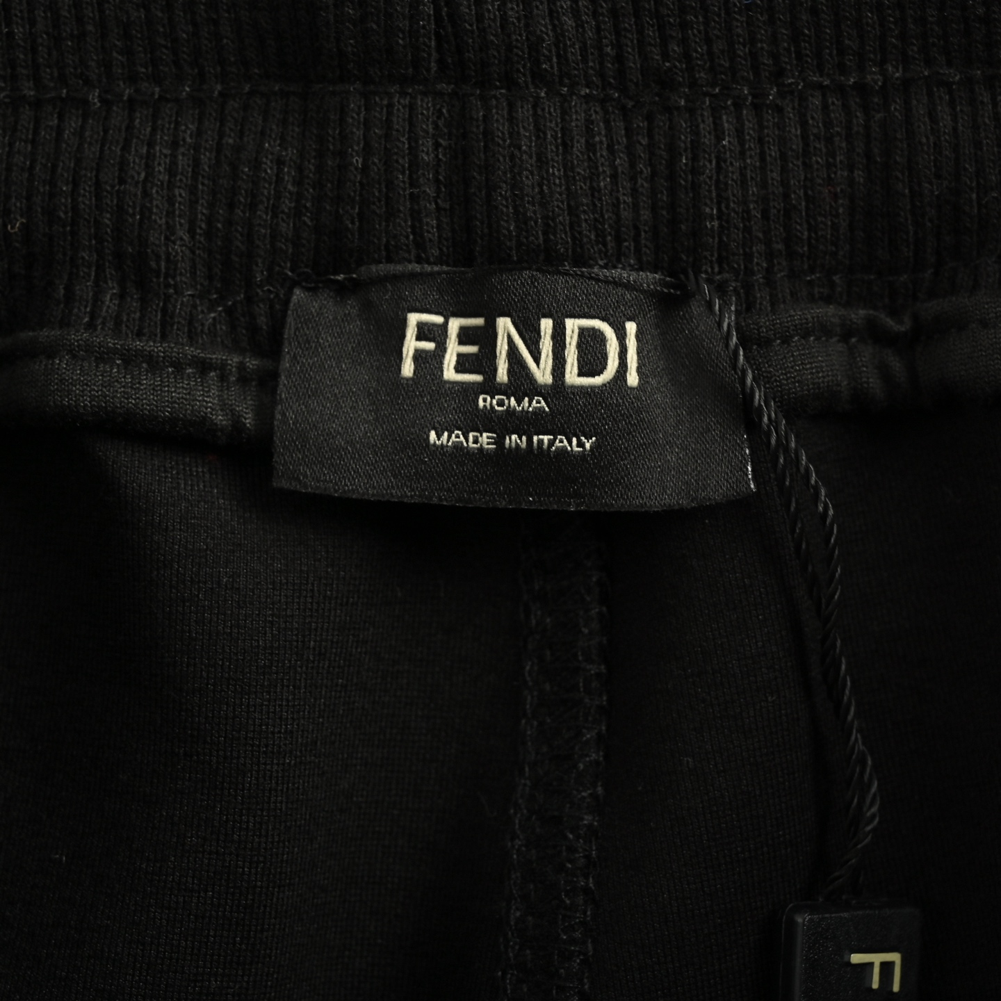 Fendi/芬迪 25Fw 侧边织带FF大标长裤-Chinese wholesaler seller Clothes Bags handbags wholesale Shoes High Quatity wholesaler seller Cheap Sneakers from China Factory Chinese suppliers china wholesale clothing wholesaler seller Fendi/芬迪 25Fw 侧边织带FF大标长裤