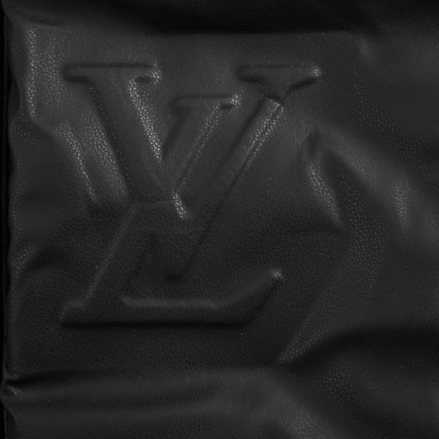 Louis Vuitton/路易威登 皮革暗纹压花羽绒马甲