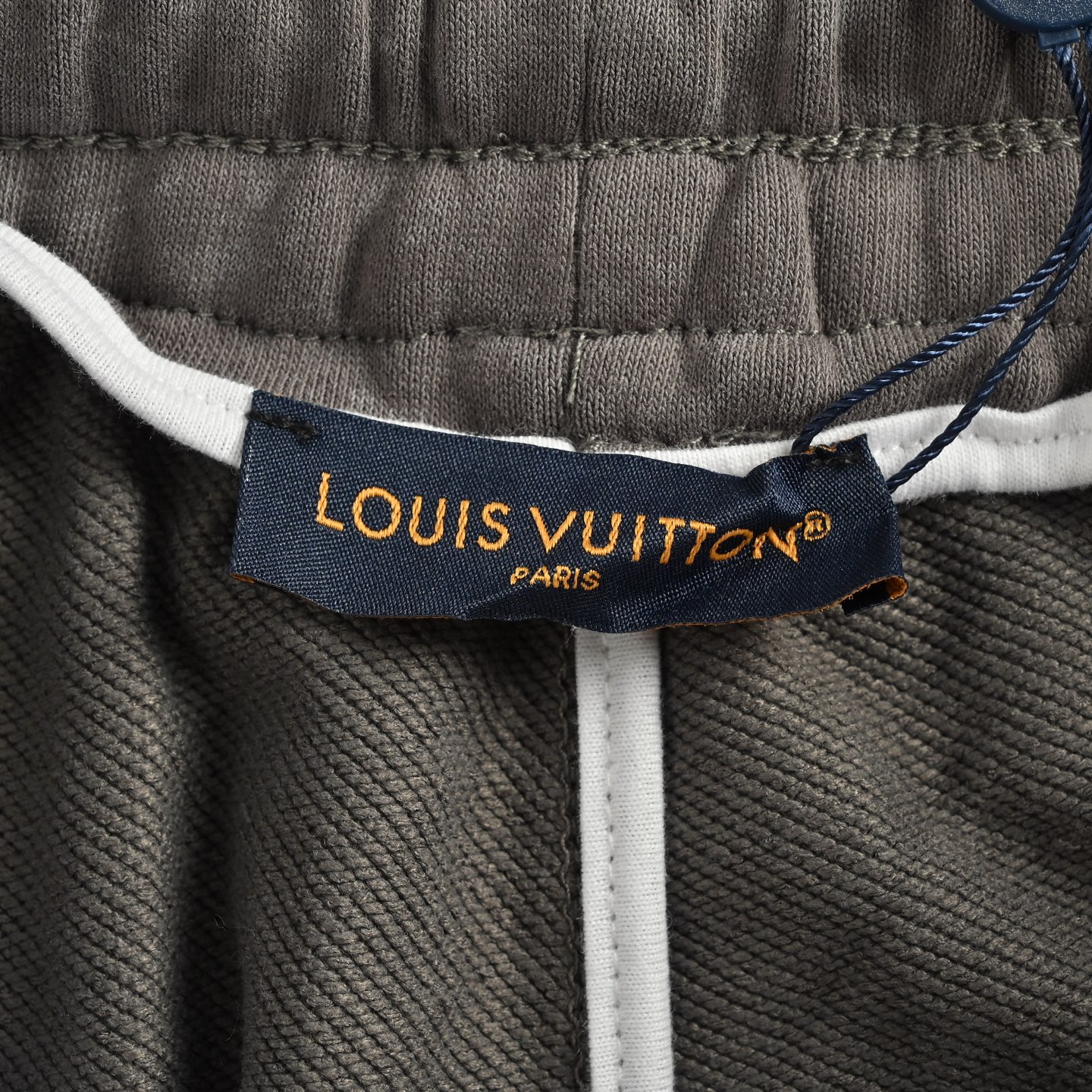 Louis Vuitton/路易威登 浮雕暗纹满印口袋工装长裤-Chinese wholesaler seller Clothes Bags handbags wholesale Shoes High Quatity wholesaler seller Cheap Sneakers from China Factory Chinese suppliers china wholesale clothing wholesaler seller Louis Vuitton/路易威登 浮雕暗纹满印口袋工装长裤