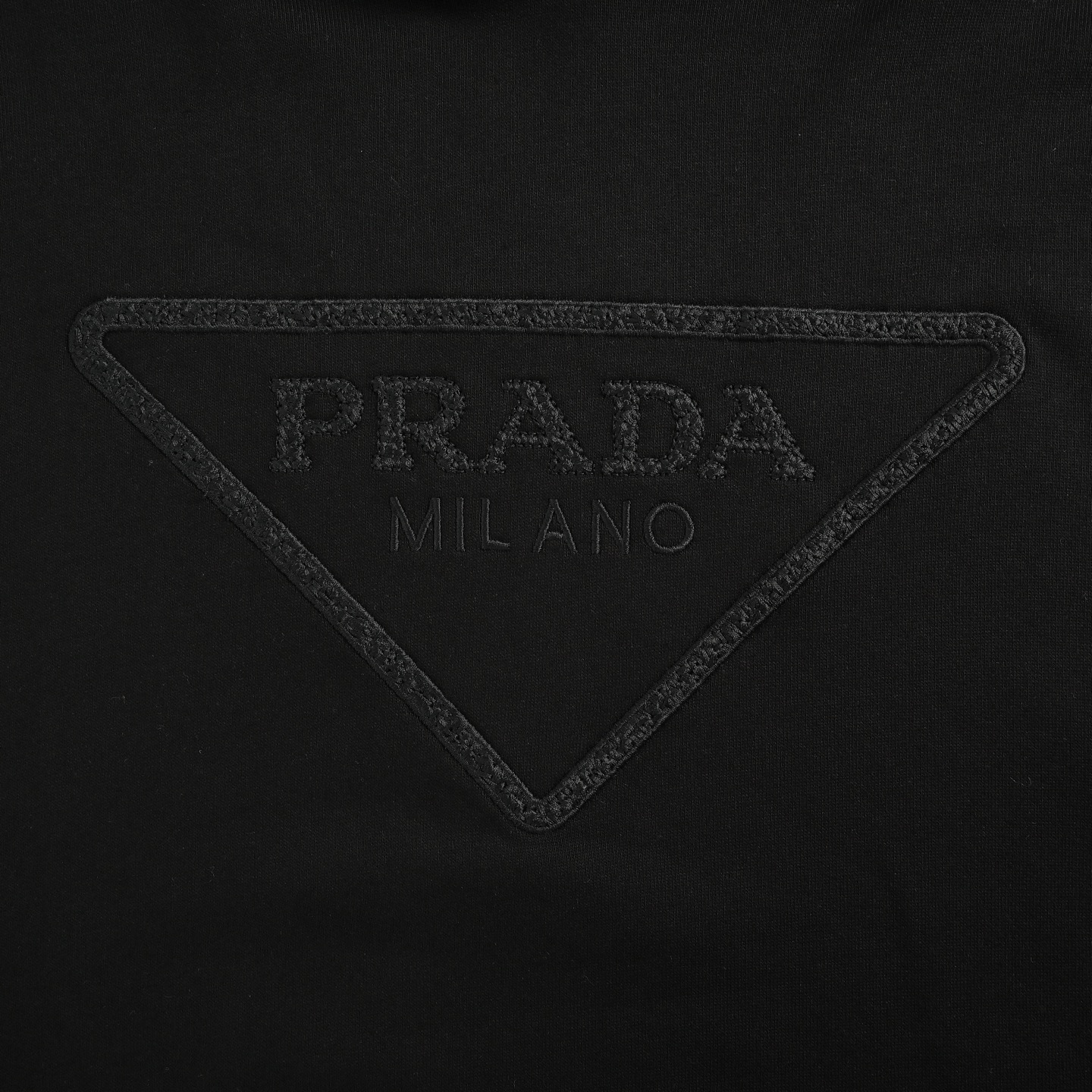 Prada/普拉达 25Fw 编织字母刺绣三角标连帽卫衣