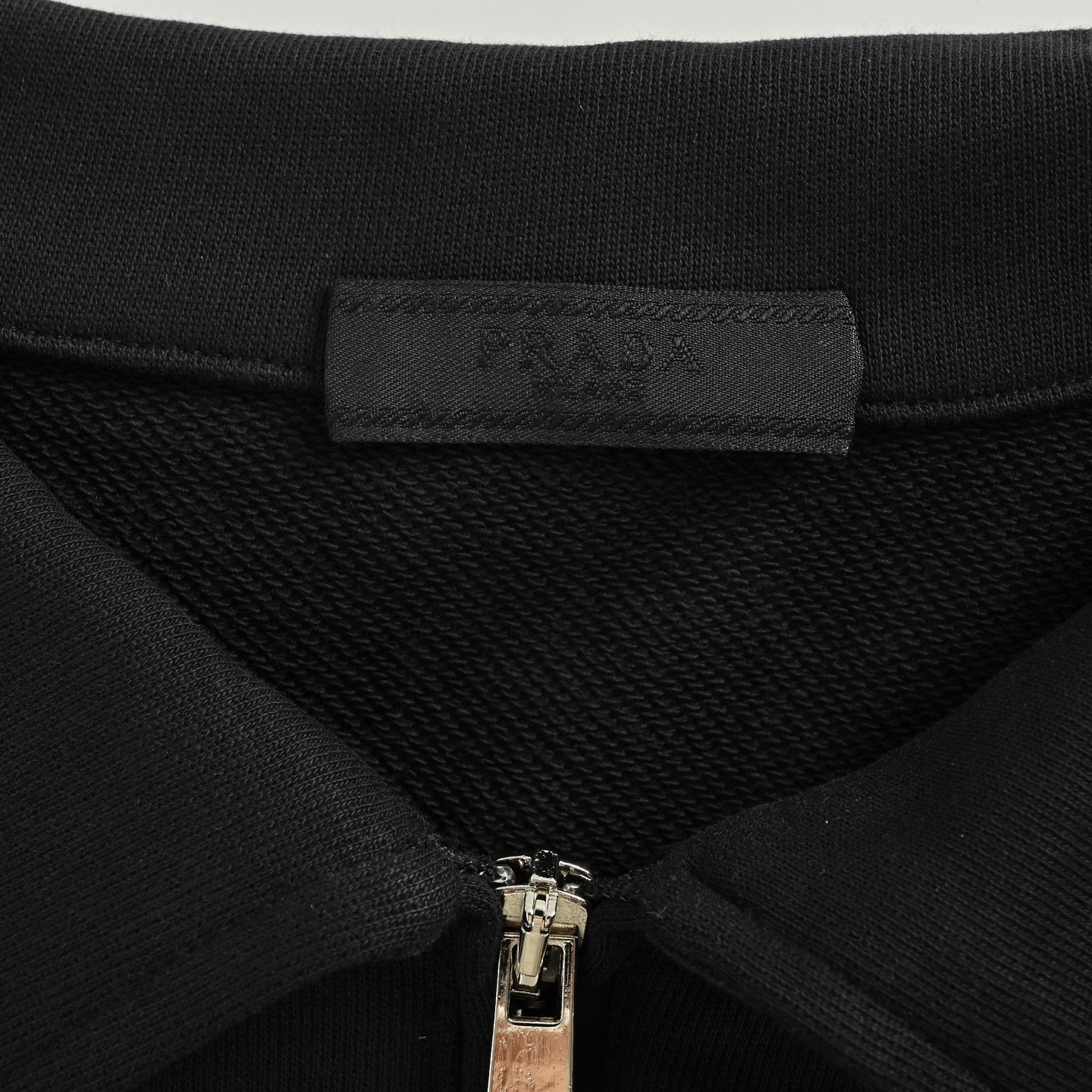 Prada/普拉达 25Fw布标半拉链翻领POLO卫衣