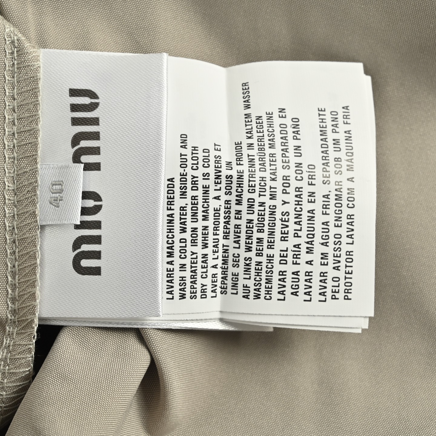 Miu Miu/缪缪 刺绣双面连帽夹克外套-Chinese UA Cheap High Quatity Brand Clothes Bags handbags Sneakers wholesale wholesaler seller from China Factory suppliers Fashion Clothing Shoes best Quality Beautiful Price Miu Miu/缪缪 刺绣双面连帽夹克外套