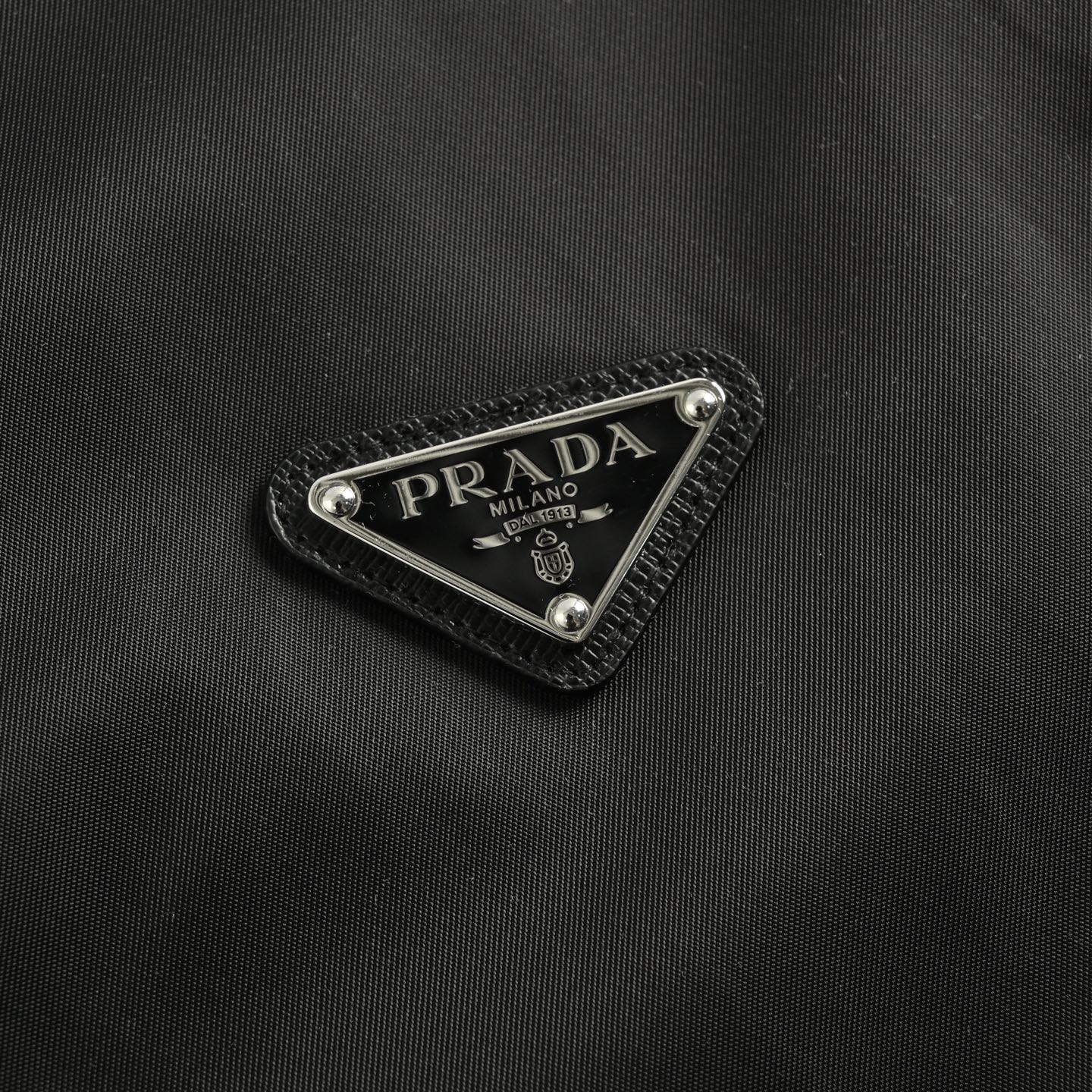 Prada/普拉达 25Fw 三角标双面穿连帽外套