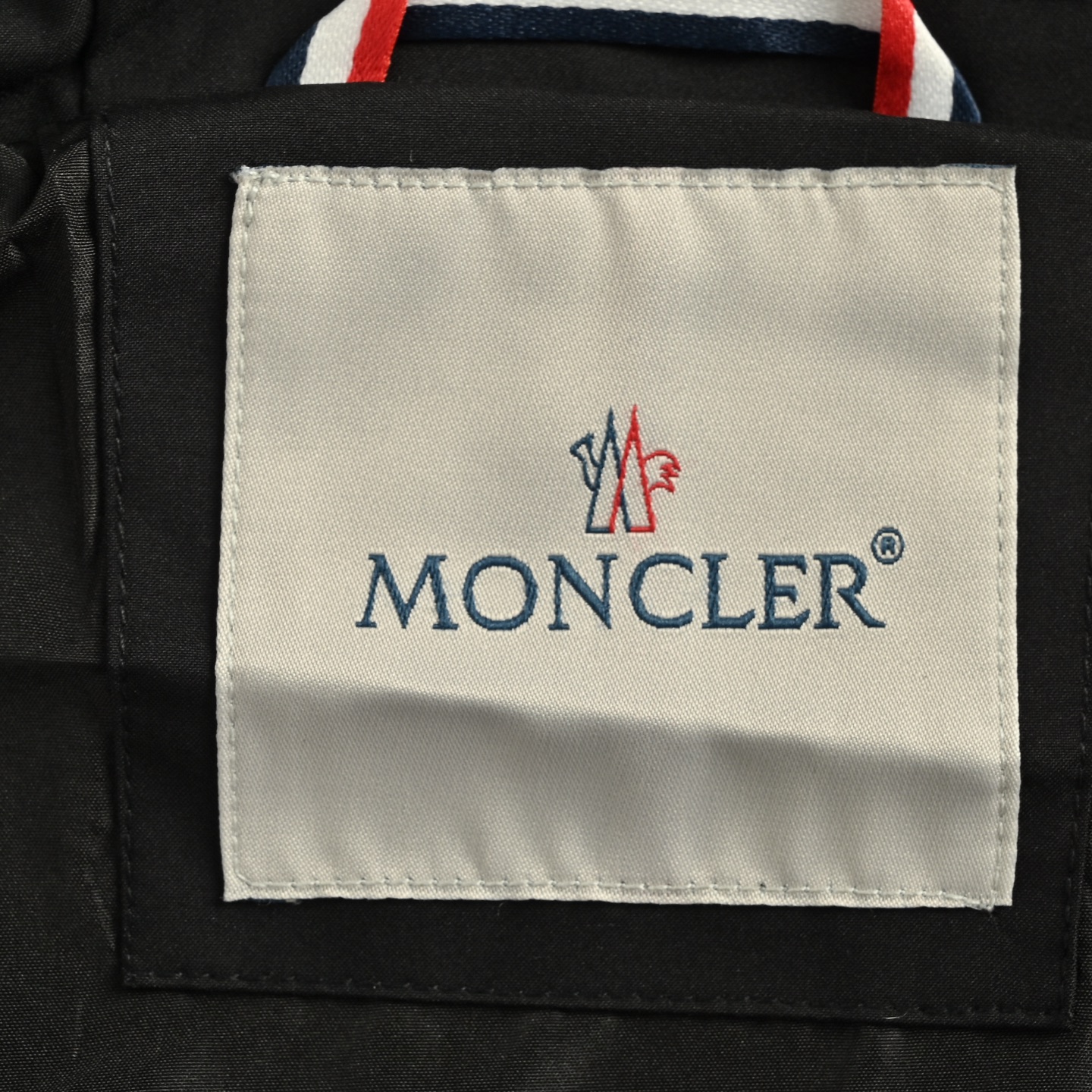 Moncler/蒙口 25Fw 徽标刺绣口袋拉链连帽夹克外套
