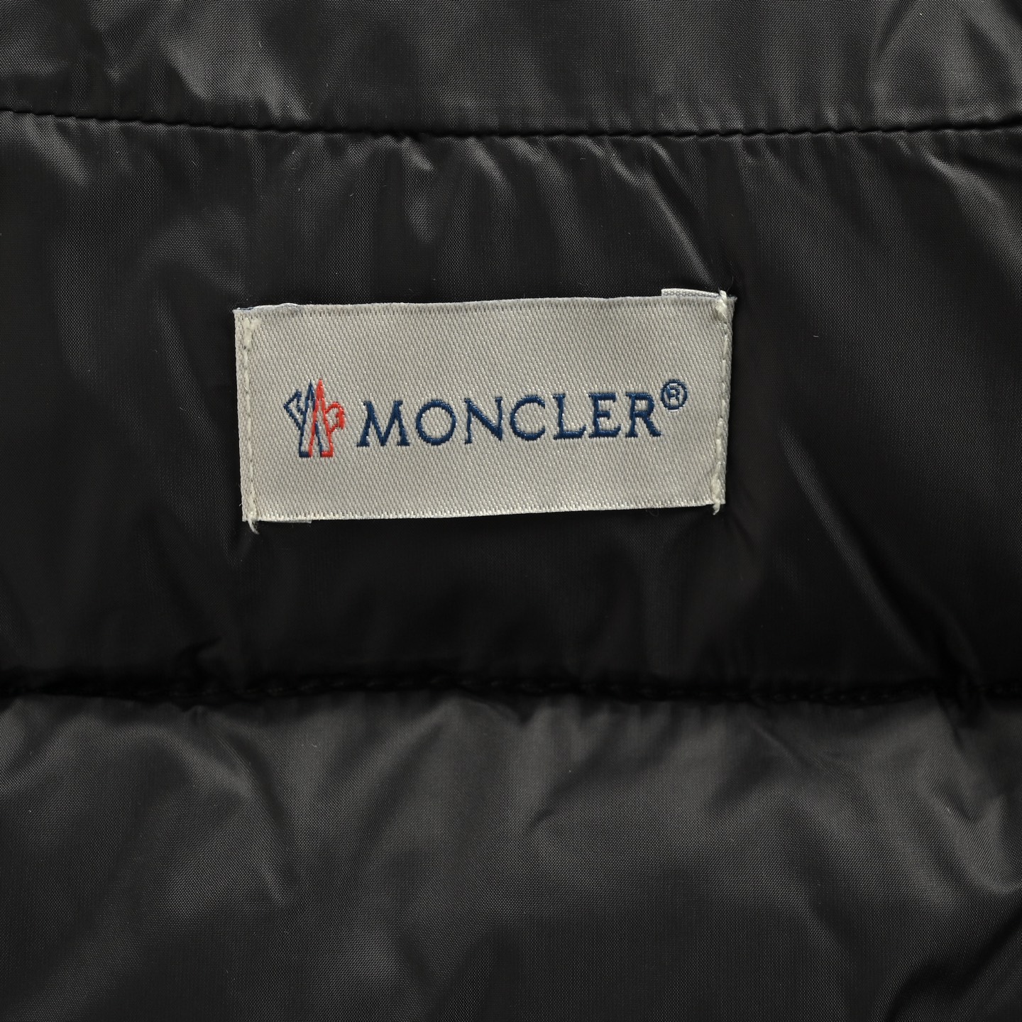 Moncler/蒙口 袖子针织拼接不规则轻薄羽绒服