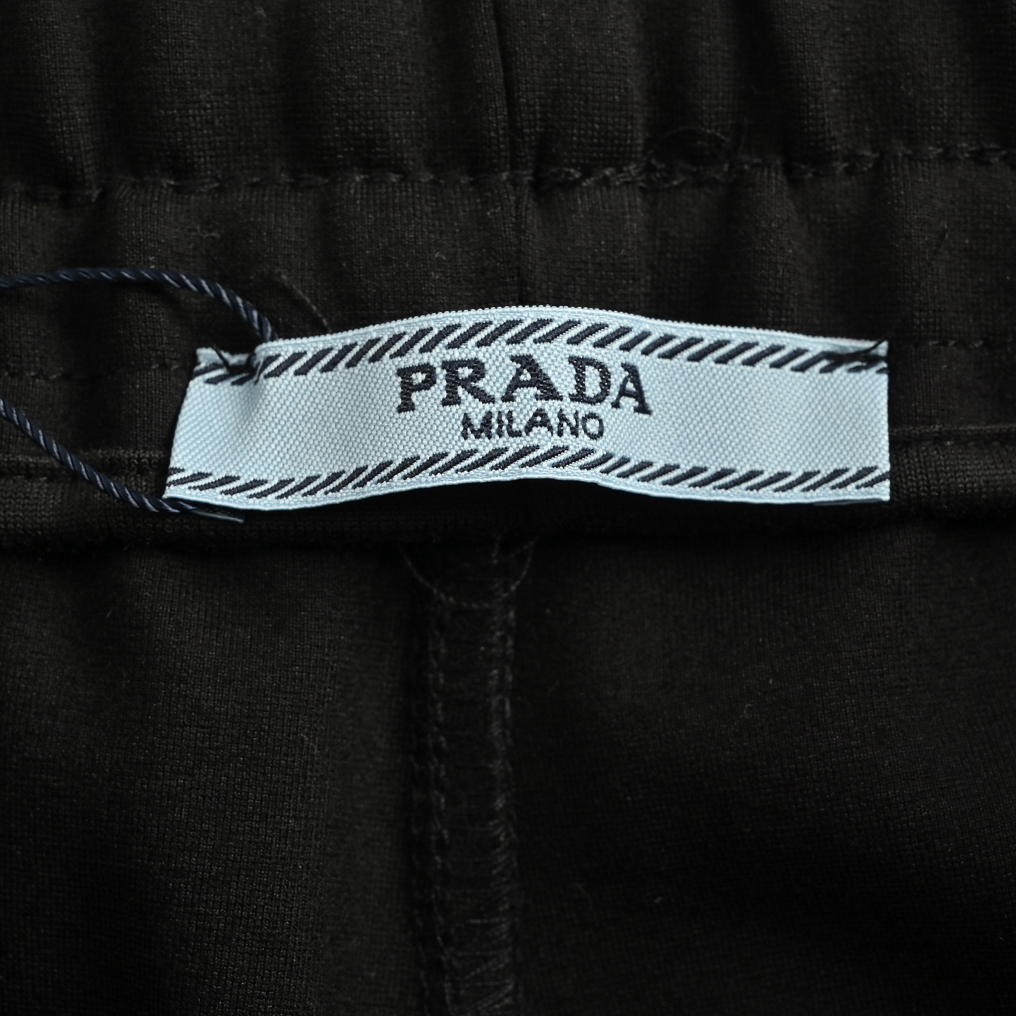 Prada/普拉达 后袋尼龙口袋三角标长裤-莆田鞋,莆田鞋货源,高仿鞋,高仿鞋货源,安福档口,莆田高仿鞋,莆田鞋批发,高仿鞋批发,莆田高仿运动鞋,高仿运动鞋,莆田运动鞋 Prada/普拉达 后袋尼龙口袋三角标长裤