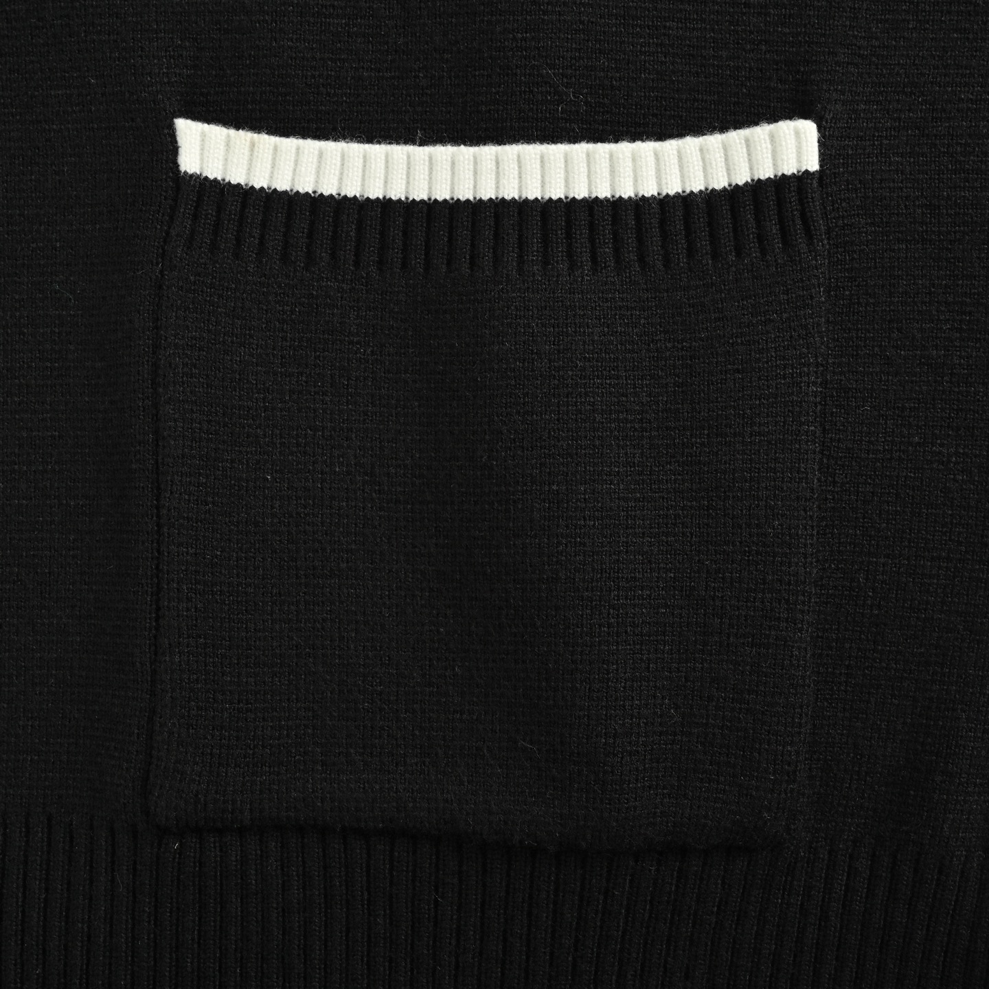 Thom Browne/汤姆布朗 25Fw 前短后长毛衣开衫-莆田鞋,莆田鞋货源,高仿鞋,高仿鞋货源,安福档口,莆田高仿鞋,莆田鞋批发,高仿鞋批发,莆田高仿运动鞋,高仿运动鞋,莆田运动鞋 Thom Browne/汤姆布朗 25Fw 前短后长毛衣开衫