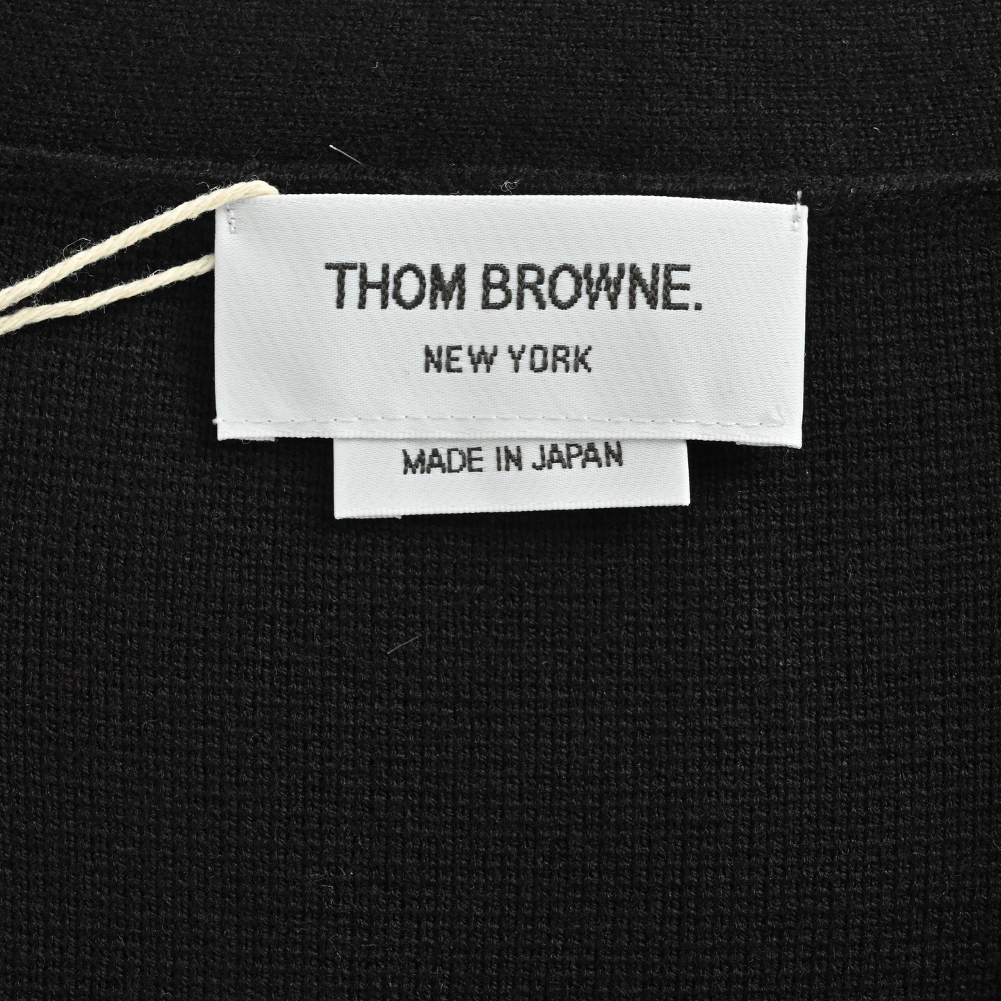 Thom Browne/汤姆布朗 25Fw 前短后长毛衣开衫-莆田鞋,莆田鞋货源,高仿鞋,高仿鞋货源,安福档口,莆田高仿鞋,莆田鞋批发,高仿鞋批发,莆田高仿运动鞋,高仿运动鞋,莆田运动鞋 Thom Browne/汤姆布朗 25Fw 前短后长毛衣开衫