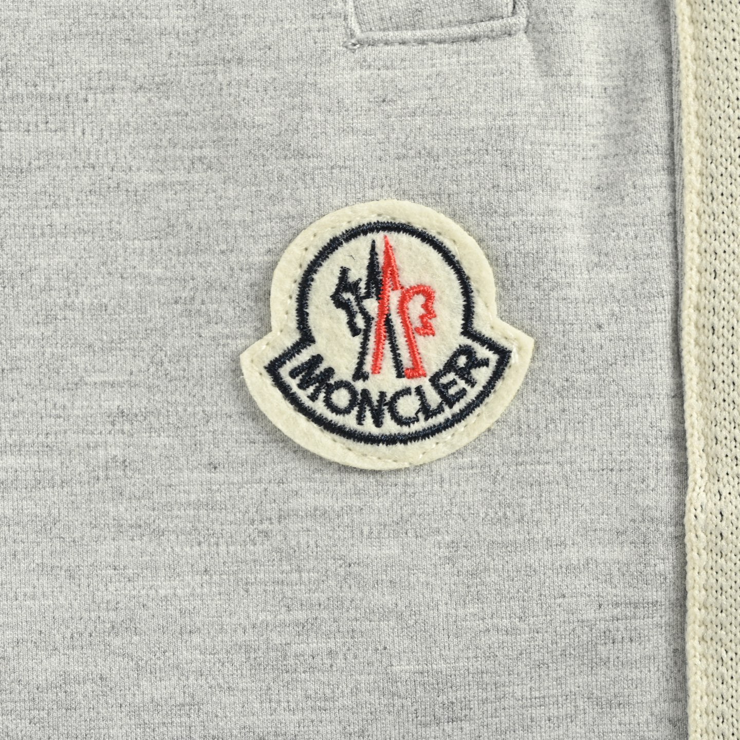 Moncler/蒙口 25Fw 简约徽标logo侧边织带拼接套装长裤