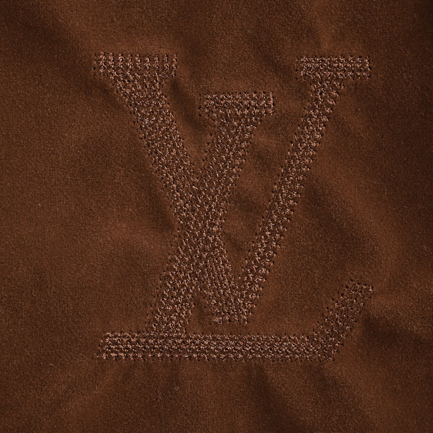 Louis Vuitton/路易威登 大花刺绣麂皮外套-Chinese UA Cheap High Quatity Brand Clothes Bags handbags Sneakers wholesale wholesaler seller from China Factory suppliers Fashion Clothing Shoes best Quality Beautiful Price Louis Vuitton/路易威登 大花刺绣麂皮外套