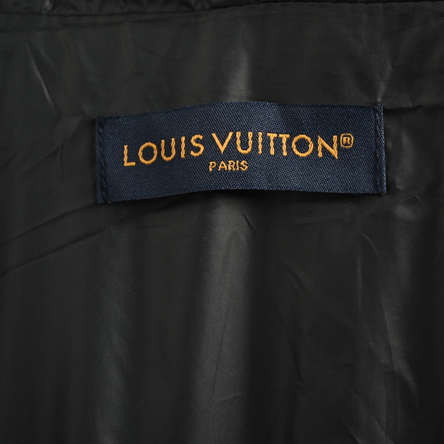 Louis Vuitton/路易威登 25Fw 暗纹风衣夹克外套-莆田鞋,莆田鞋货源,高仿鞋,高仿鞋货源,安福档口,莆田高仿鞋,莆田鞋批发,高仿鞋批发,莆田高仿运动鞋,高仿运动鞋,莆田运动鞋 Louis Vuitton/路易威登 25Fw 暗纹风衣夹克外套