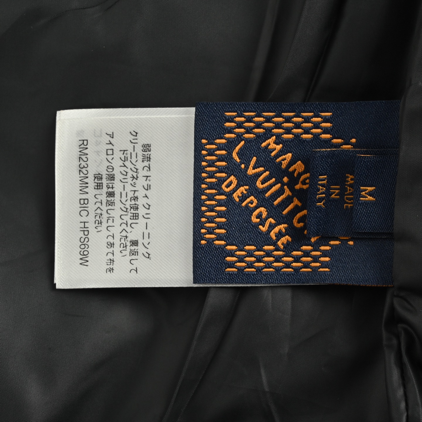 Louis Vuitton/路易威登 25Fw 暗纹风衣夹克外套-莆田鞋,莆田鞋货源,高仿鞋,高仿鞋货源,安福档口,莆田高仿鞋,莆田鞋批发,高仿鞋批发,莆田高仿运动鞋,高仿运动鞋,莆田运动鞋 Louis Vuitton/路易威登 25Fw 暗纹风衣夹克外套