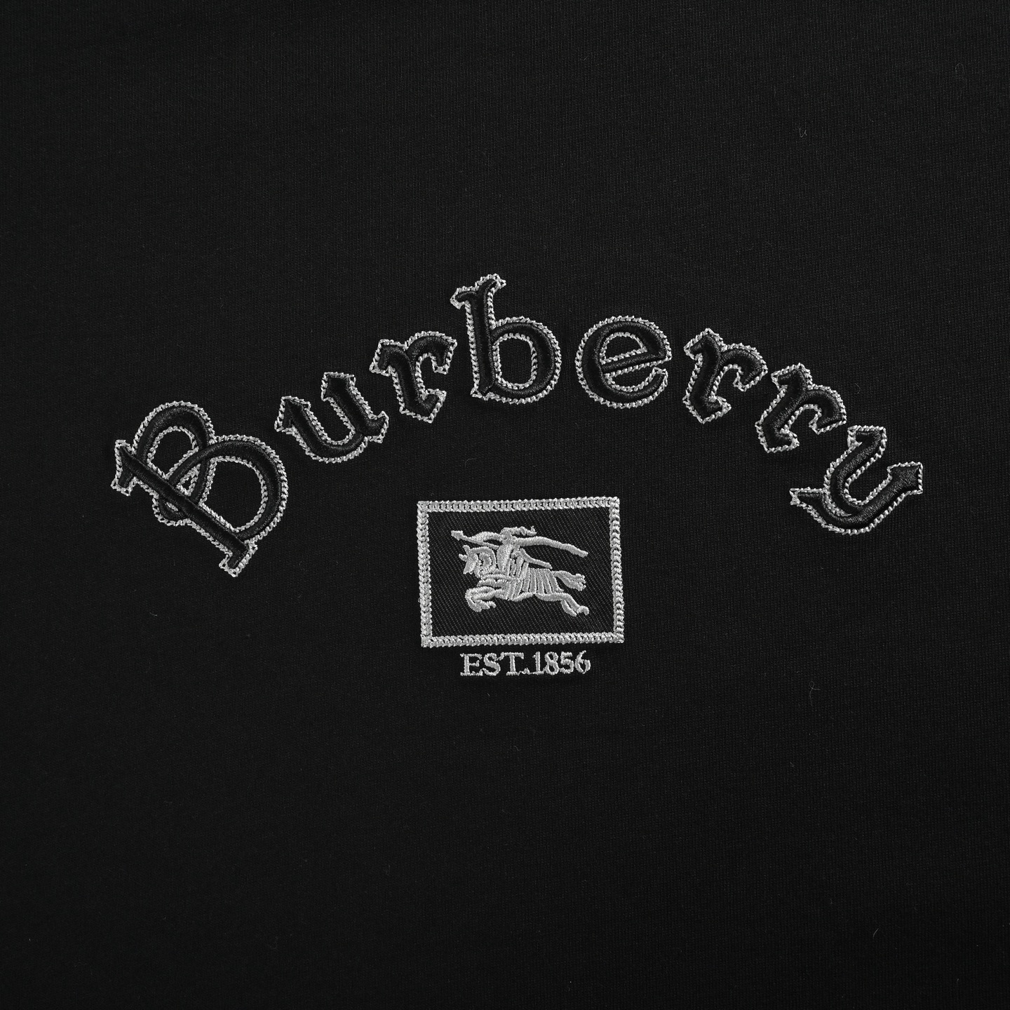 Burberry/巴宝莉 胸口方框战马刺绣长袖
