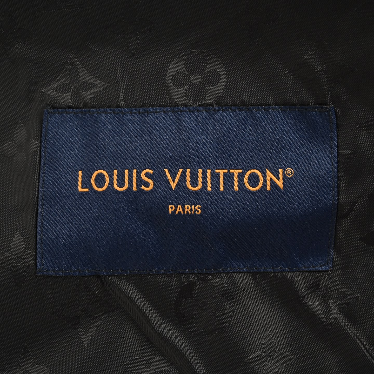 Louis Vuitton/路易威登 24Fw 皮牌羊羔绒立领夹克外套-莆田鞋,莆田鞋货源,高仿鞋,高仿鞋货源,安福档口,莆田高仿鞋,莆田鞋批发,高仿鞋批发,莆田高仿运动鞋,高仿运动鞋,莆田运动鞋 Louis Vuitton/路易威登 24Fw 皮牌羊羔绒立领夹克外套