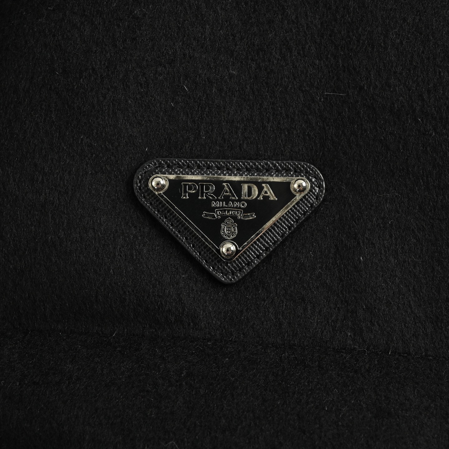 Prada/普拉达 羊毛束腰羽绒服 PRADA 秋冬束腰羽绒服-莆田鞋,莆田鞋货源,高仿鞋,高仿鞋货源,安福档口,莆田高仿鞋,莆田鞋批发,高仿鞋批发,莆田高仿运动鞋,高仿运动鞋,莆田运动鞋 Prada/普拉达 羊毛束腰羽绒服 PRADA 秋冬束腰羽绒服