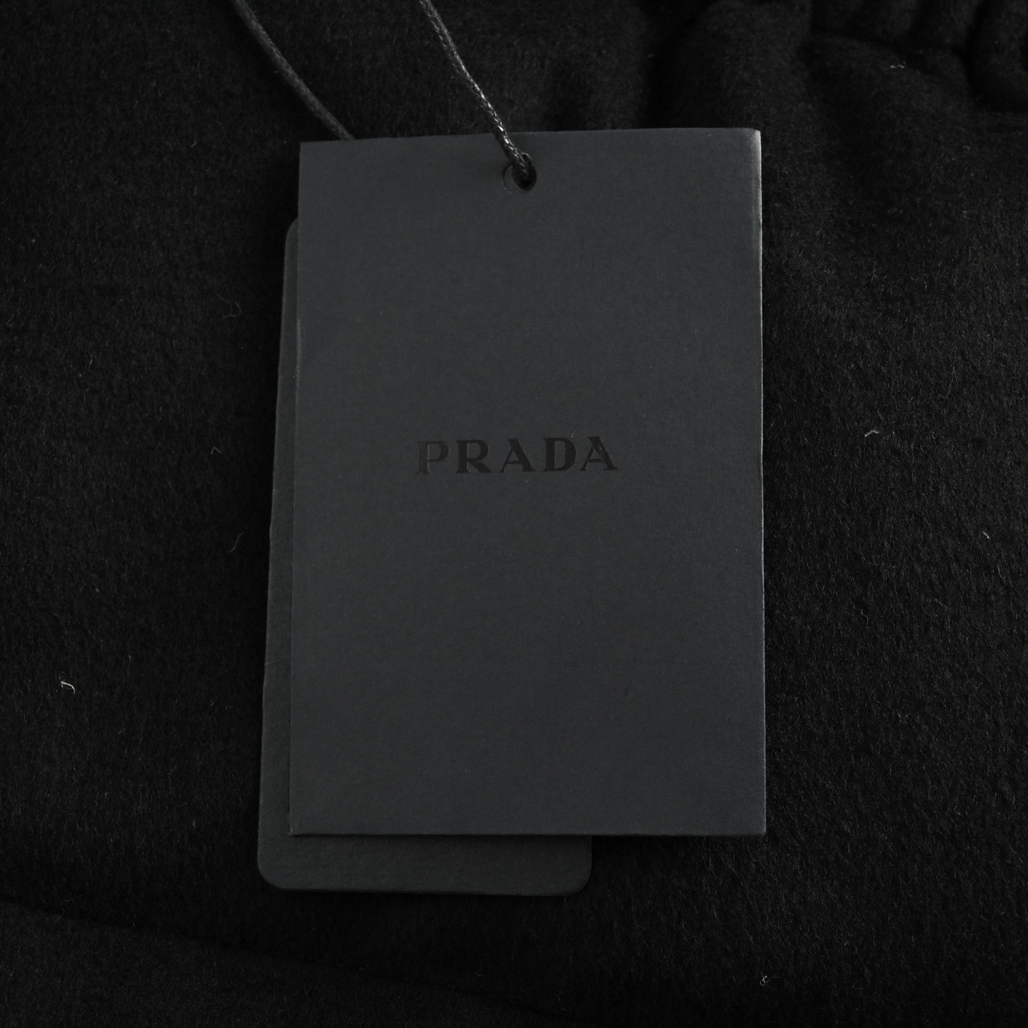 Prada/普拉达 羊毛束腰羽绒服 PRADA 秋冬束腰羽绒服-莆田鞋,莆田鞋货源,高仿鞋,高仿鞋货源,安福档口,莆田高仿鞋,莆田鞋批发,高仿鞋批发,莆田高仿运动鞋,高仿运动鞋,莆田运动鞋 Prada/普拉达 羊毛束腰羽绒服 PRADA 秋冬束腰羽绒服