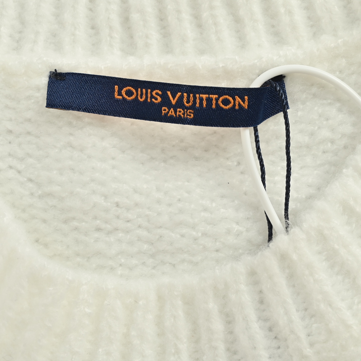 Louis Vuitton/路易威登 25Fw 珍珠字母logo圆领毛衣-莆田鞋,莆田鞋货源,高仿鞋,高仿鞋货源,安福档口,莆田高仿鞋,莆田鞋批发,高仿鞋批发,莆田高仿运动鞋,高仿运动鞋,莆田运动鞋 Louis Vuitton/路易威登 25Fw 珍珠字母logo圆领毛衣