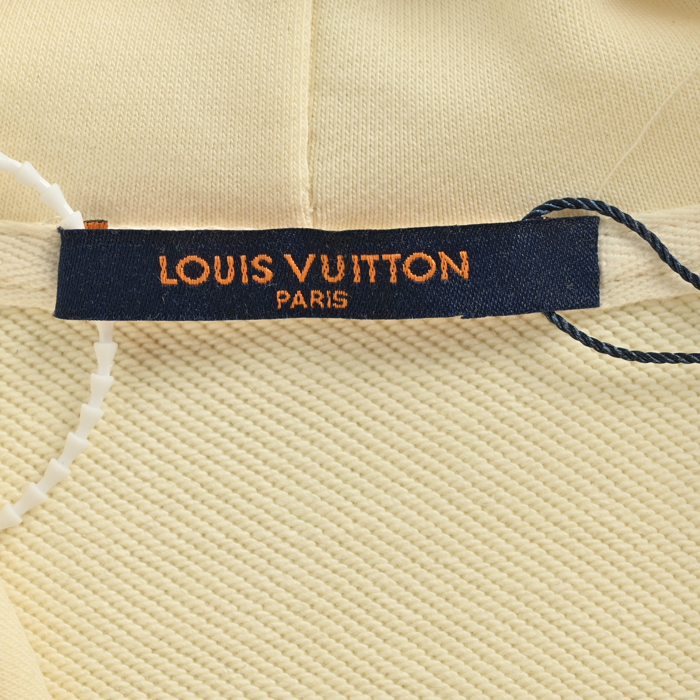 Louis Vuitton/路易威登 25Fw 字母标语刺绣连帽卫衣-莆田鞋,莆田鞋货源,高仿鞋,高仿鞋货源,安福档口,莆田高仿鞋,莆田鞋批发,高仿鞋批发,莆田高仿运动鞋,高仿运动鞋,莆田运动鞋 Louis Vuitton/路易威登 25Fw 字母标语刺绣连帽卫衣