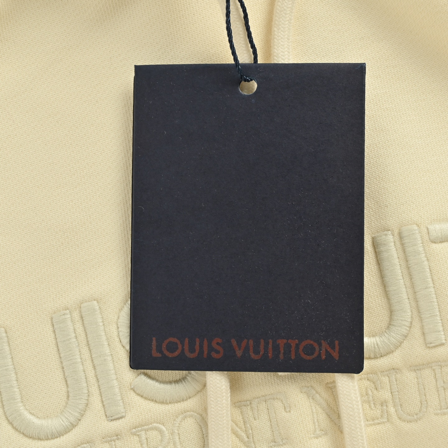 Louis Vuitton/路易威登 25Fw 字母标语刺绣连帽卫衣-莆田鞋,莆田鞋货源,高仿鞋,高仿鞋货源,安福档口,莆田高仿鞋,莆田鞋批发,高仿鞋批发,莆田高仿运动鞋,高仿运动鞋,莆田运动鞋 Louis Vuitton/路易威登 25Fw 字母标语刺绣连帽卫衣