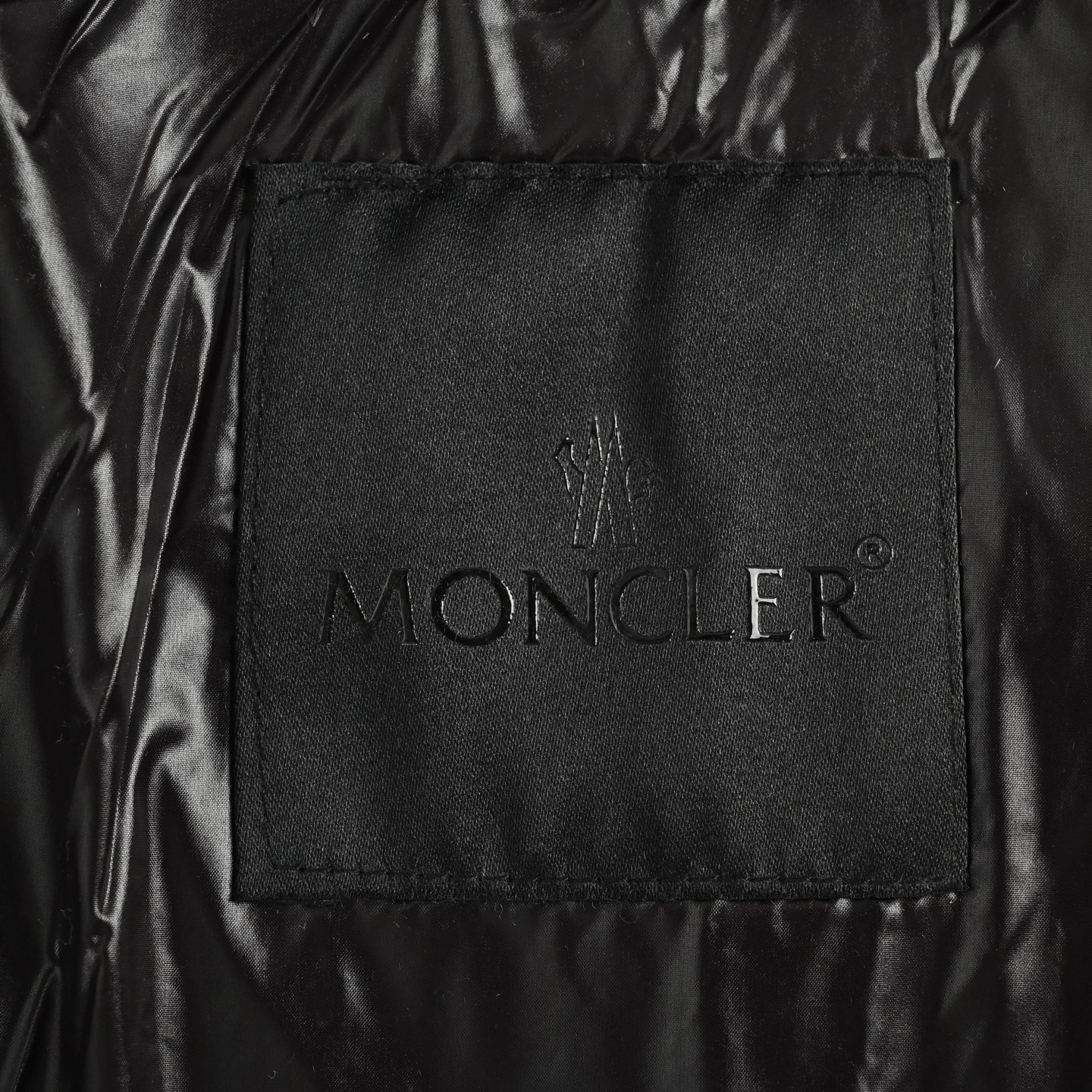 Moncler/蒙口 中长款手臂大标羽绒服
