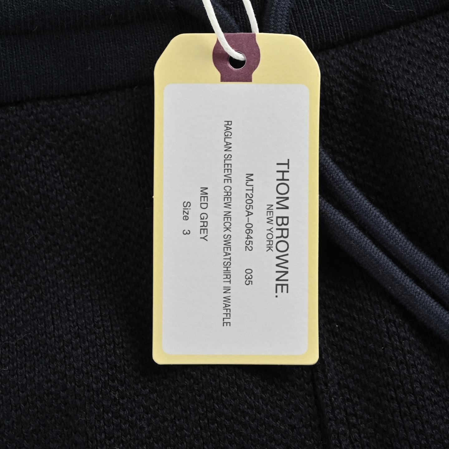 Thom Browne/汤姆布朗 暗纹四杠束腿长裤-莆田鞋,莆田鞋货源,高仿鞋,高仿鞋货源,安福档口,莆田高仿鞋,莆田鞋批发,高仿鞋批发,莆田高仿运动鞋,高仿运动鞋,莆田运动鞋 Thom Browne/汤姆布朗 暗纹四杠束腿长裤