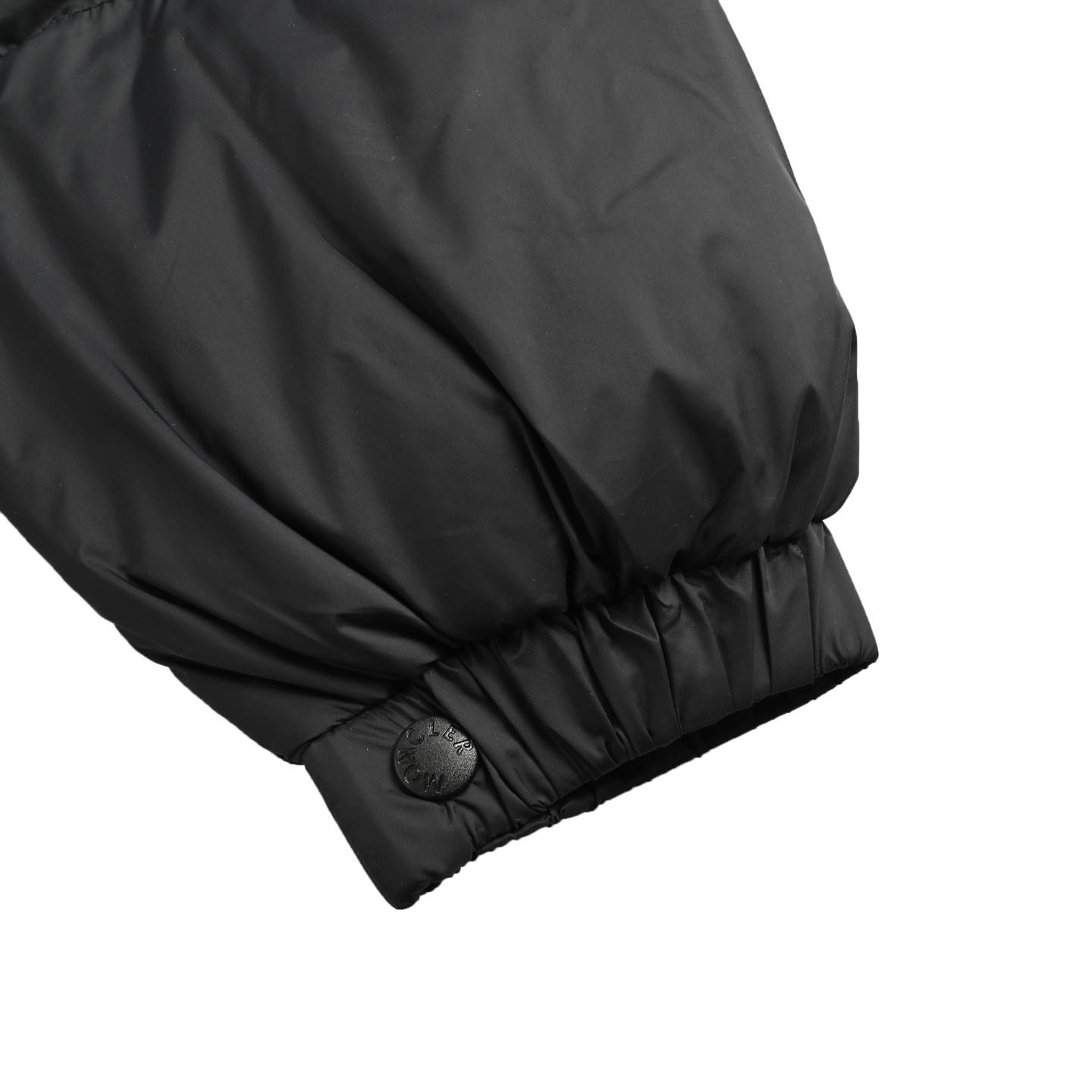 Moncler/蒙口 CYCLONE 大标连帽羽绒服