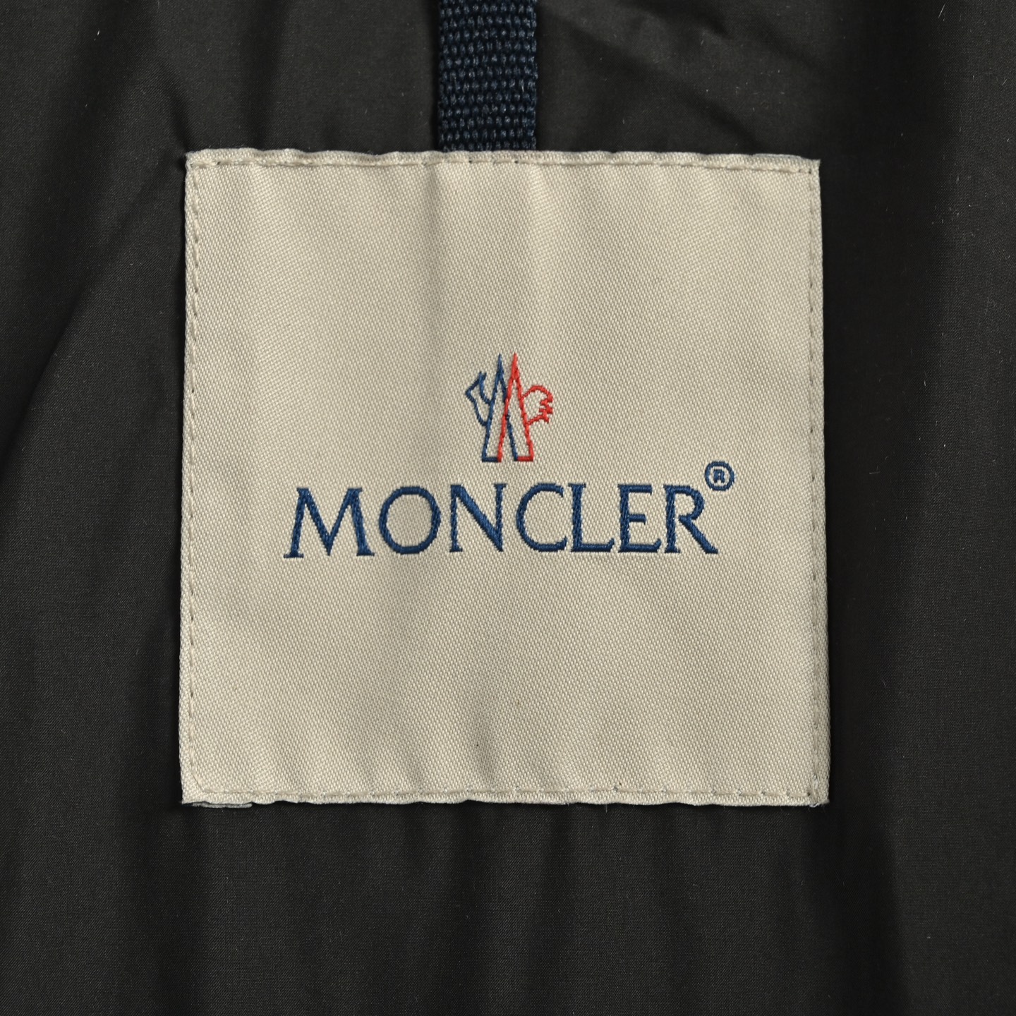 Moncler/蒙口 Brasseurs女士短款羽绒夹克外套