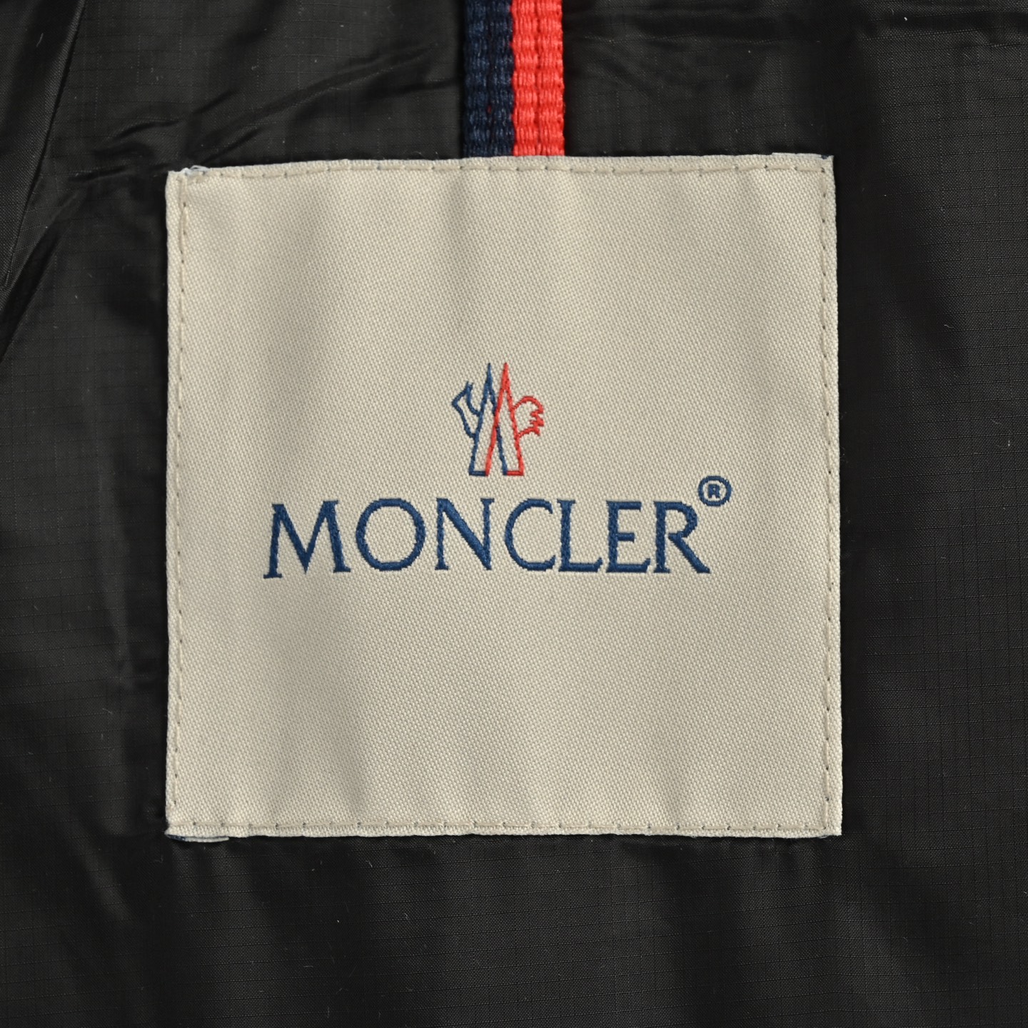Moncler 蒙口 maya玛雅二代纯色羽绒服 黑色 银灰