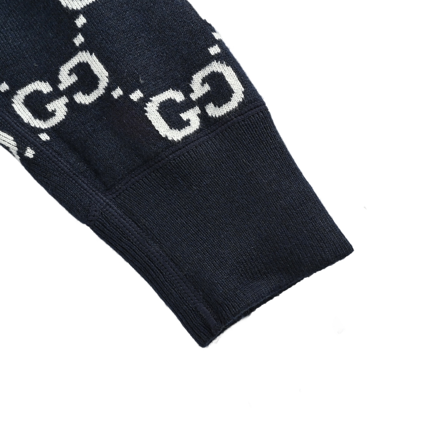 Gucci/古驰 25Fw 双面穿羊绒针织外套-莆田鞋,莆田鞋货源,高仿鞋,高仿鞋货源,安福档口,莆田高仿鞋,莆田鞋批发,高仿鞋批发,莆田高仿运动鞋,高仿运动鞋,莆田运动鞋 Gucci/古驰 25Fw 双面穿羊绒针织外套