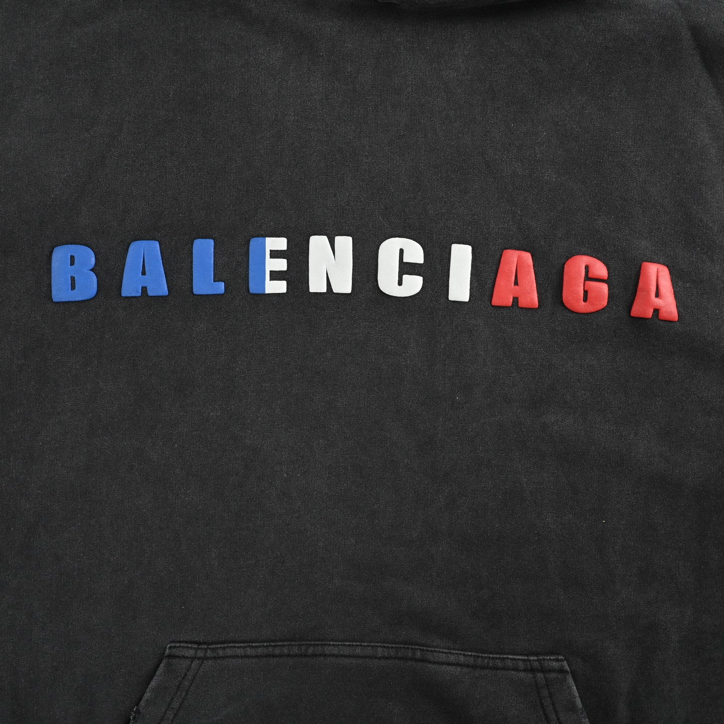 Balenciaga/巴黎世家 拼色字母印花水洗连帽卫衣洗水黑 花灰