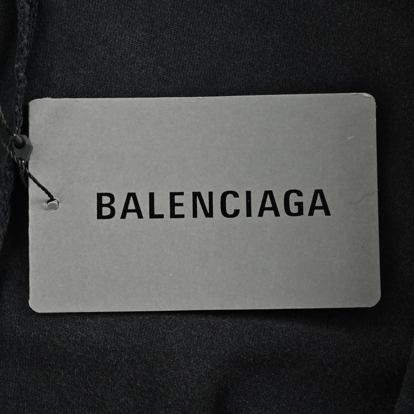Balenciaga/巴黎世家 25Fw 圆环手臂胶带字母长袖-莆田鞋,莆田鞋货源,高仿鞋,高仿鞋货源,安福档口,莆田高仿鞋,莆田鞋批发,高仿鞋批发,莆田高仿运动鞋,高仿运动鞋,莆田运动鞋 Balenciaga/巴黎世家 25Fw 圆环手臂胶带字母长袖