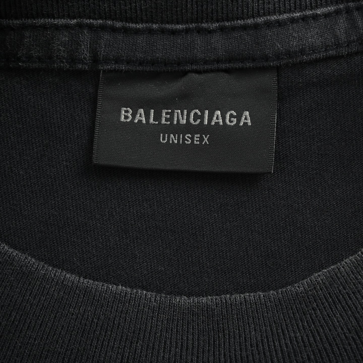 Balenciaga/巴黎世家 25Fw 圆环手臂胶带字母长袖-莆田鞋,莆田鞋货源,高仿鞋,高仿鞋货源,安福档口,莆田高仿鞋,莆田鞋批发,高仿鞋批发,莆田高仿运动鞋,高仿运动鞋,莆田运动鞋 Balenciaga/巴黎世家 25Fw 圆环手臂胶带字母长袖
