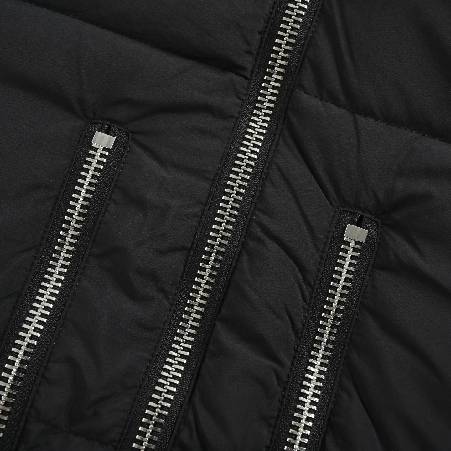 Moncler/蒙口 联名款三条拉链羽绒服