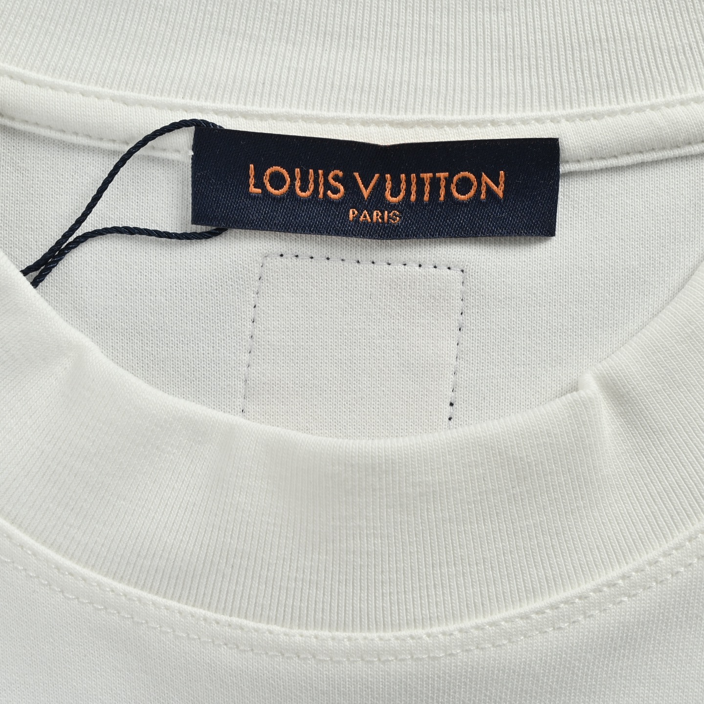LouisVuitton/路易威登25Fw 垂钓者风景刺绣长袖T恤-莆田鞋,莆田鞋货源,高仿鞋,高仿鞋货源,安福档口,莆田高仿鞋,莆田鞋批发,高仿鞋批发,莆田高仿运动鞋,高仿运动鞋,莆田运动鞋 LouisVuitton/路易威登25Fw 垂钓者风景刺绣长袖T恤