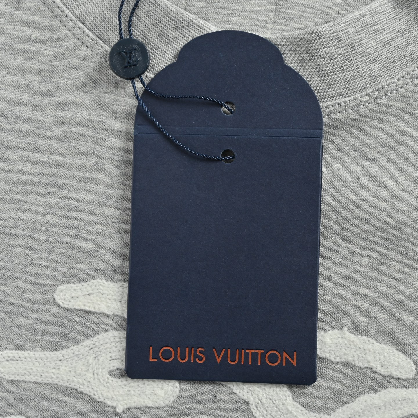 LouisVuitton/路易威登25Fw 垂钓者风景刺绣长袖T恤-莆田鞋,莆田鞋货源,高仿鞋,高仿鞋货源,安福档口,莆田高仿鞋,莆田鞋批发,高仿鞋批发,莆田高仿运动鞋,高仿运动鞋,莆田运动鞋 LouisVuitton/路易威登25Fw 垂钓者风景刺绣长袖T恤
