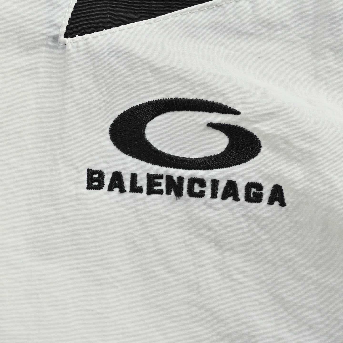 Balenciaga/巴黎世家 25Fw 大半环拼接冲锋衣夹克 白色-莆田鞋,莆田鞋货源,高仿鞋,高仿鞋货源,安福档口,莆田高仿鞋,莆田鞋批发,高仿鞋批发,莆田高仿运动鞋,高仿运动鞋,莆田运动鞋 Balenciaga/巴黎世家 25Fw 大半环拼接冲锋衣夹克 白色