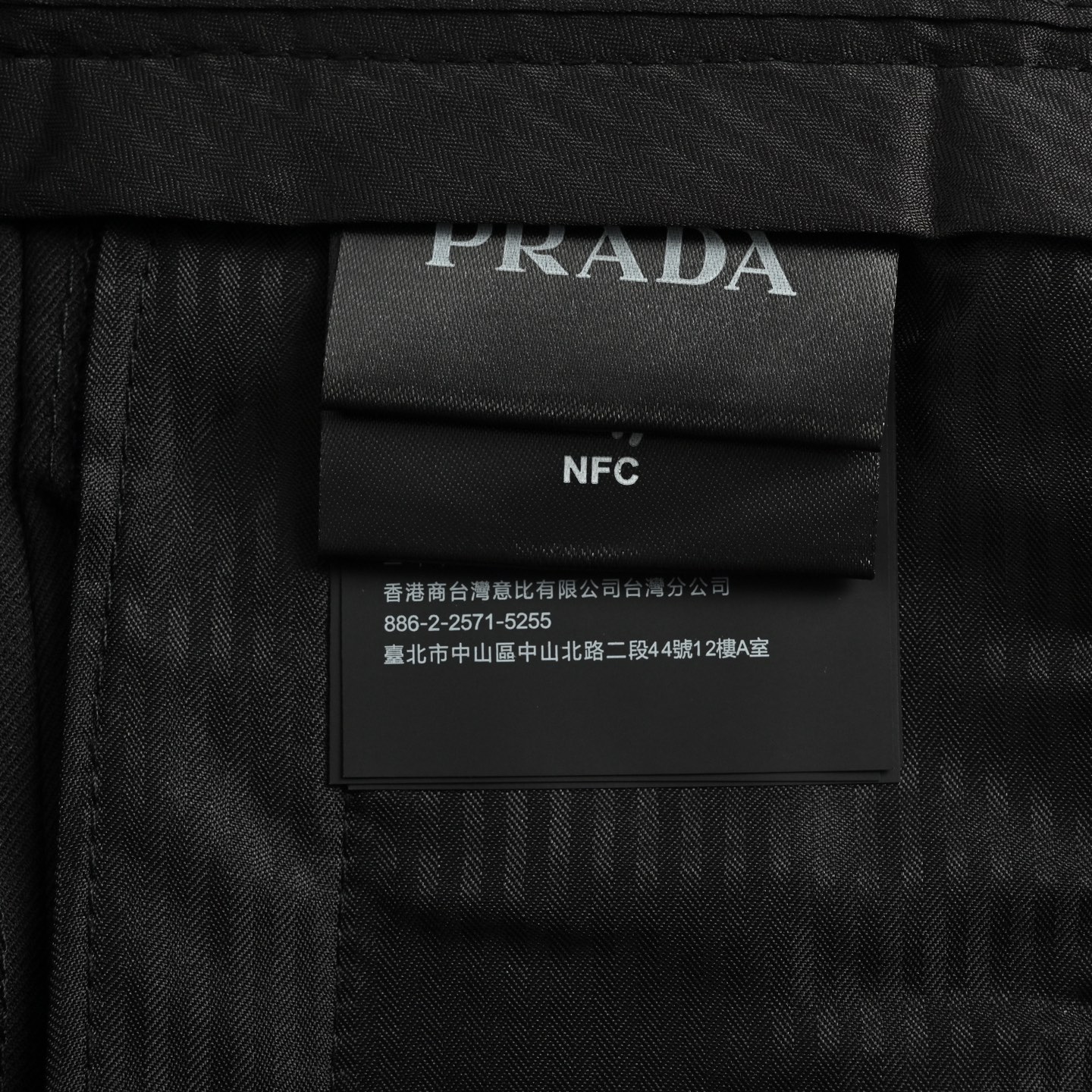 Prada/普拉达 三角标拉链休闲套装休闲长裤-莆田鞋,莆田鞋货源,高仿鞋,高仿鞋货源,安福档口,莆田高仿鞋,莆田鞋批发,高仿鞋批发,莆田高仿运动鞋,高仿运动鞋,莆田运动鞋 Prada/普拉达 三角标拉链休闲套装休闲长裤