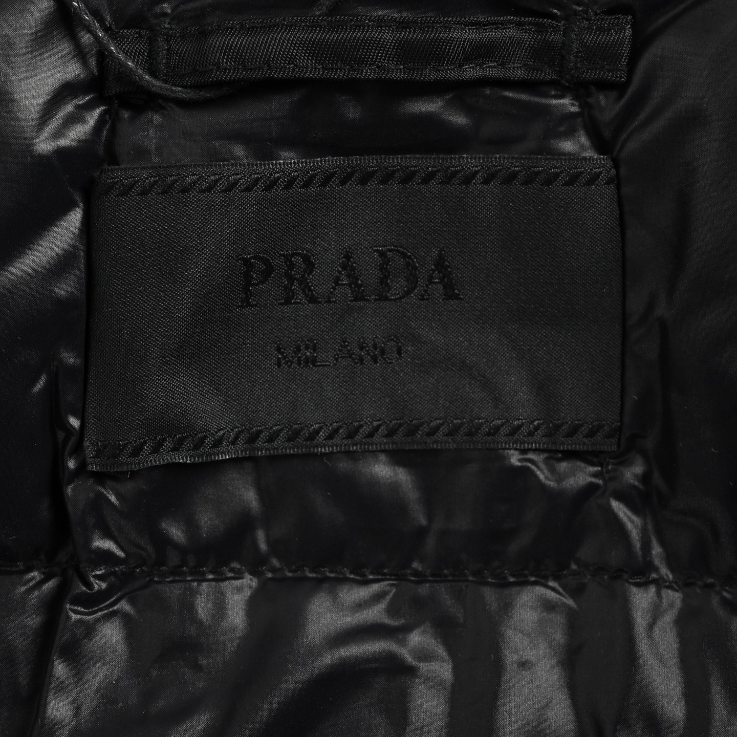 Prada/普拉达 23Fw 再生尼龙羽绒服夹克