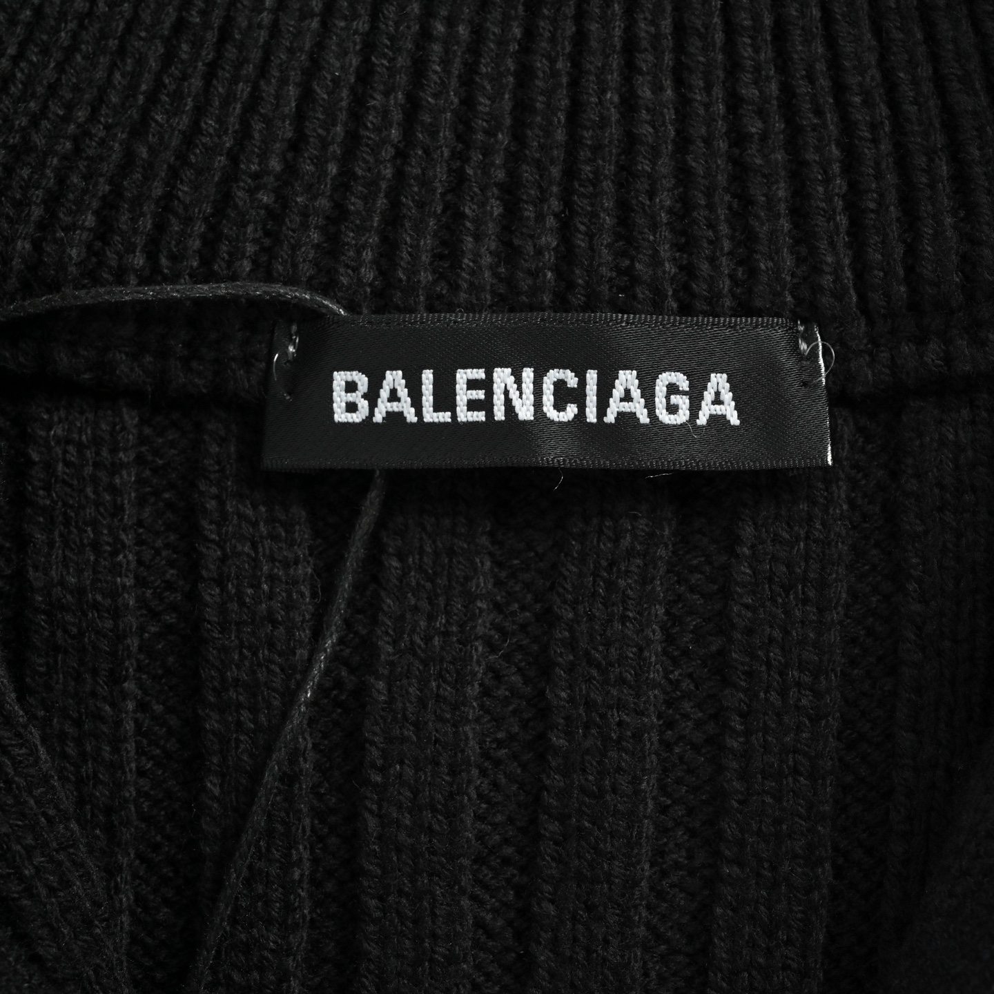 Balenciaga/巴黎世家 25Fw 袖标半拉链毛衣-莆田鞋,莆田鞋货源,高仿鞋,高仿鞋货源,安福档口,莆田高仿鞋,莆田鞋批发,高仿鞋批发,莆田高仿运动鞋,高仿运动鞋,莆田运动鞋 Balenciaga/巴黎世家 25Fw 袖标半拉链毛衣