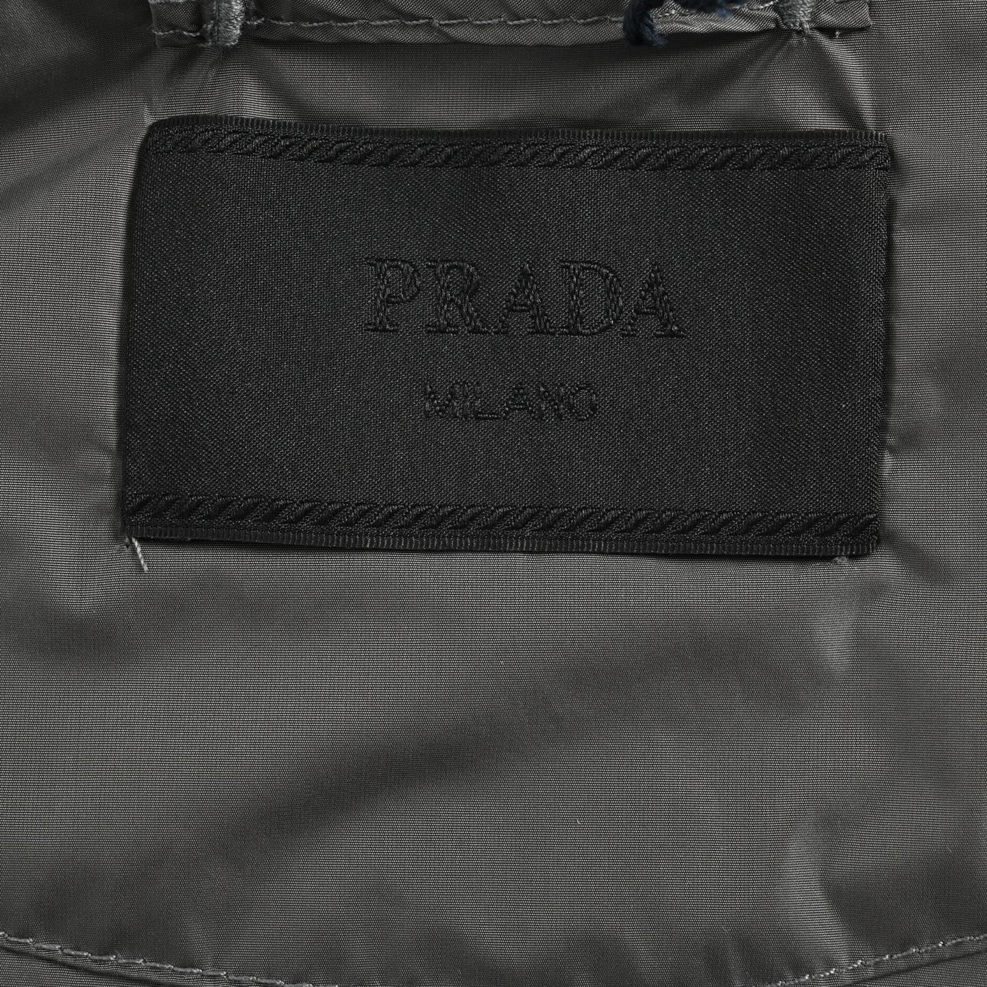 Prada/普拉达 三角标轻薄立领夹克外套-莆田鞋,莆田鞋货源,高仿鞋,高仿鞋货源,安福档口,莆田高仿鞋,莆田鞋批发,高仿鞋批发,莆田高仿运动鞋,高仿运动鞋,莆田运动鞋 Prada/普拉达 三角标轻薄立领夹克外套