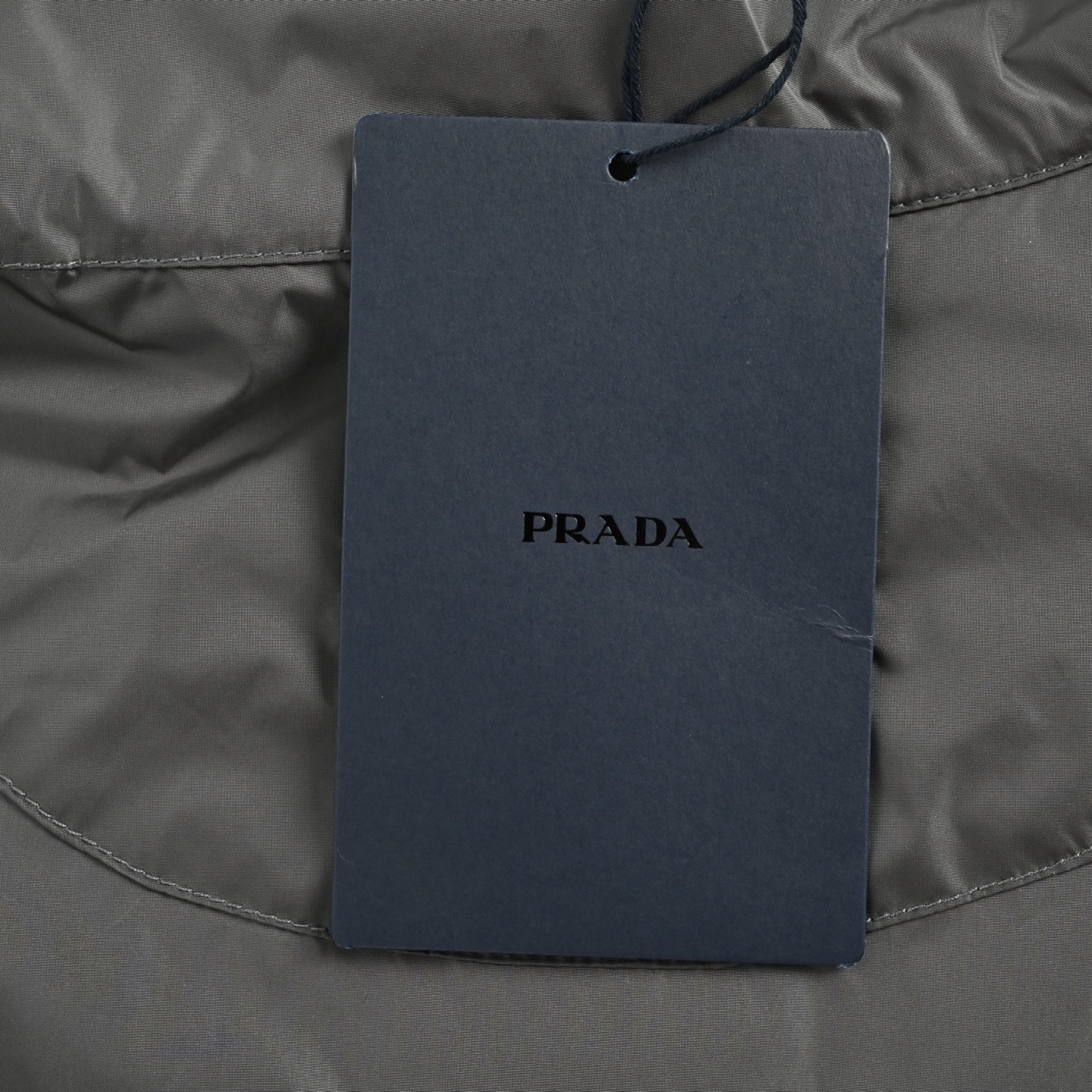 Prada/普拉达 三角标轻薄立领夹克外套-莆田鞋,莆田鞋货源,高仿鞋,高仿鞋货源,安福档口,莆田高仿鞋,莆田鞋批发,高仿鞋批发,莆田高仿运动鞋,高仿运动鞋,莆田运动鞋 Prada/普拉达 三角标轻薄立领夹克外套