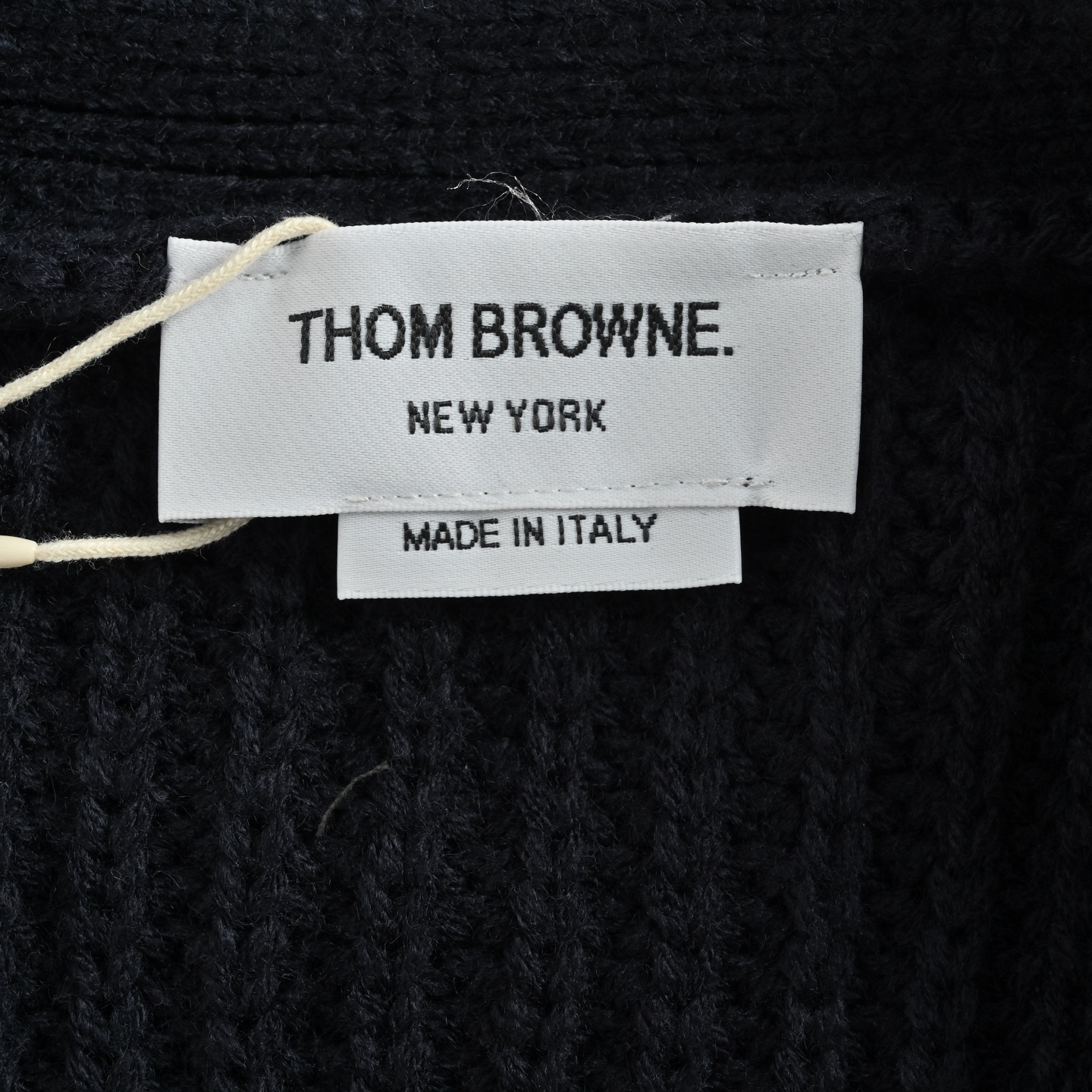 Thom Browne/汤姆布朗 M42粗针四杠开衫毛衣-莆田鞋,莆田鞋货源,高仿鞋,高仿鞋货源,安福档口,莆田高仿鞋,莆田鞋批发,高仿鞋批发,莆田高仿运动鞋,高仿运动鞋,莆田运动鞋 Thom Browne/汤姆布朗 M42粗针四杠开衫毛衣