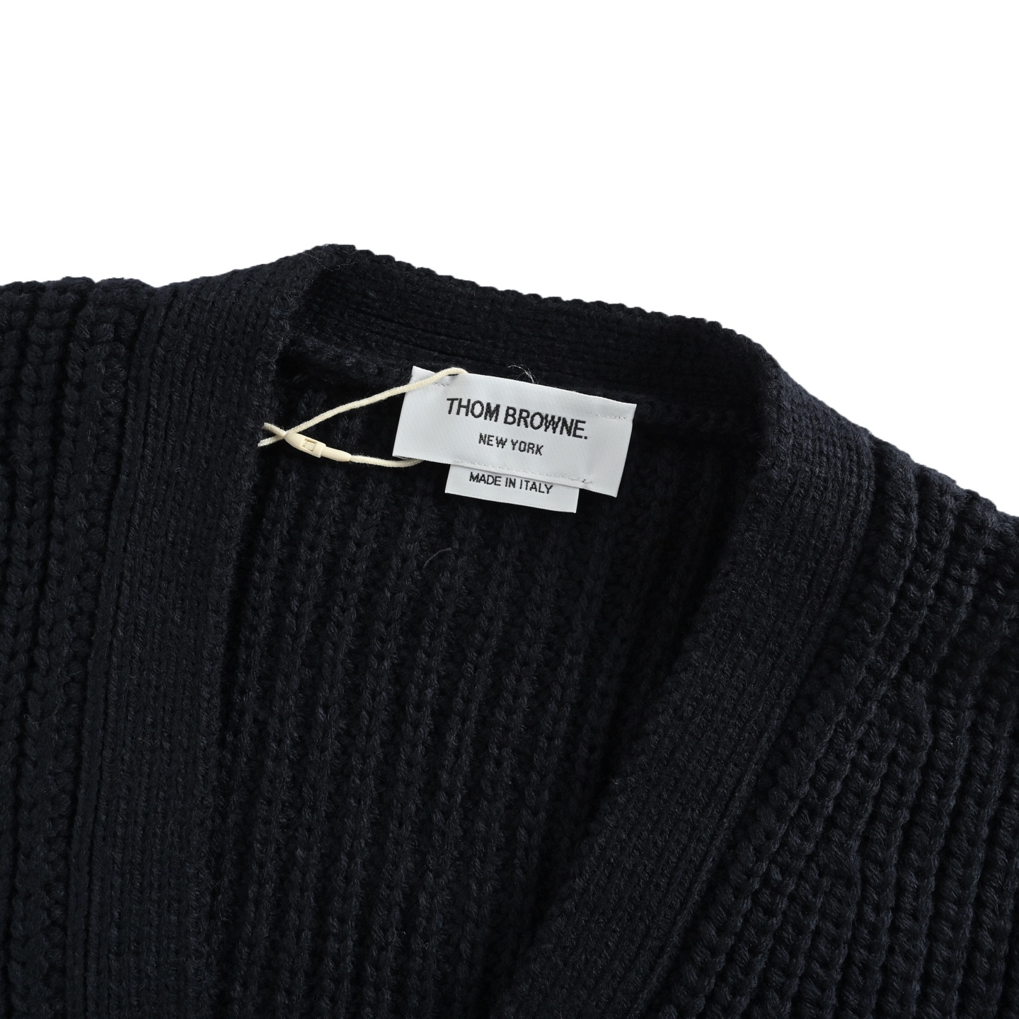 Thom Browne/汤姆布朗 M42粗针四杠开衫毛衣-莆田鞋,莆田鞋货源,高仿鞋,高仿鞋货源,安福档口,莆田高仿鞋,莆田鞋批发,高仿鞋批发,莆田高仿运动鞋,高仿运动鞋,莆田运动鞋 Thom Browne/汤姆布朗 M42粗针四杠开衫毛衣