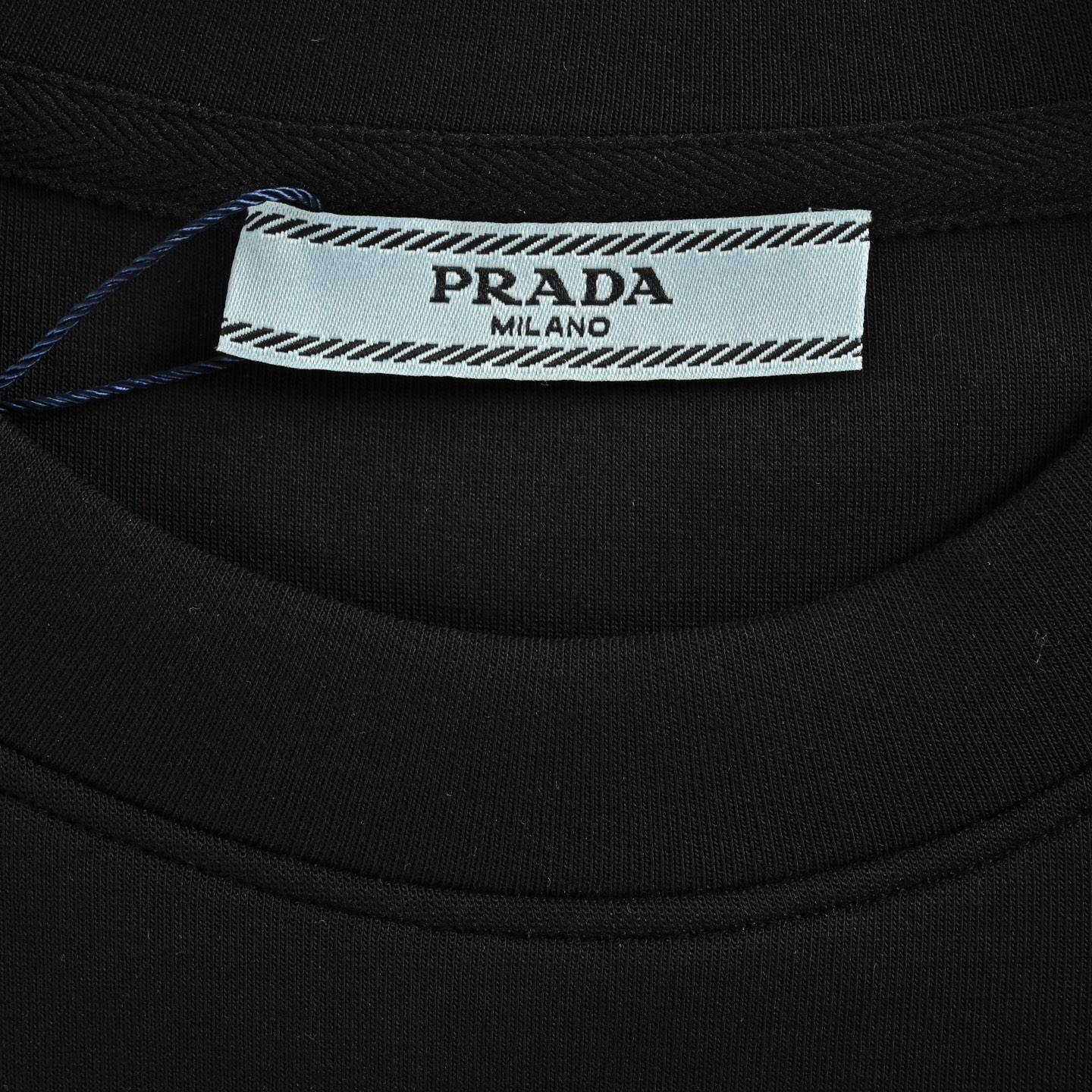 Prada/普拉达 胸口三角标空气层圆领卫衣-莆田鞋,莆田鞋货源,高仿鞋,高仿鞋货源,安福档口,莆田高仿鞋,莆田鞋批发,高仿鞋批发,莆田高仿运动鞋,高仿运动鞋,莆田运动鞋 Prada/普拉达 胸口三角标空气层圆领卫衣