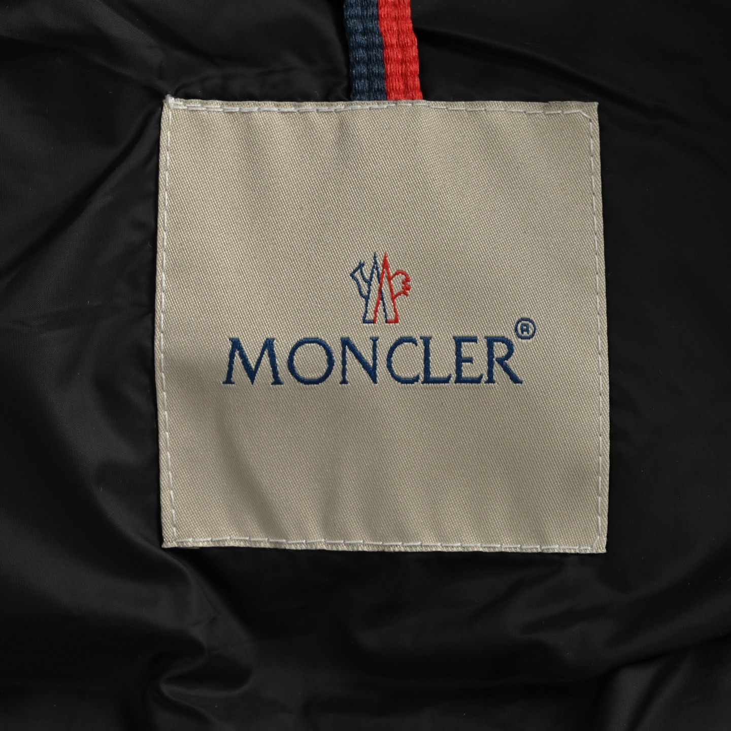 Moncler/蒙口 Avoce鱼骨束腰女款羽绒服-莆田鞋,莆田鞋货源,高仿鞋,高仿鞋货源,安福档口,莆田高仿鞋,莆田鞋批发,高仿鞋批发,莆田高仿运动鞋,高仿运动鞋,莆田运动鞋 Moncler/蒙口 Avoce鱼骨束腰女款羽绒服